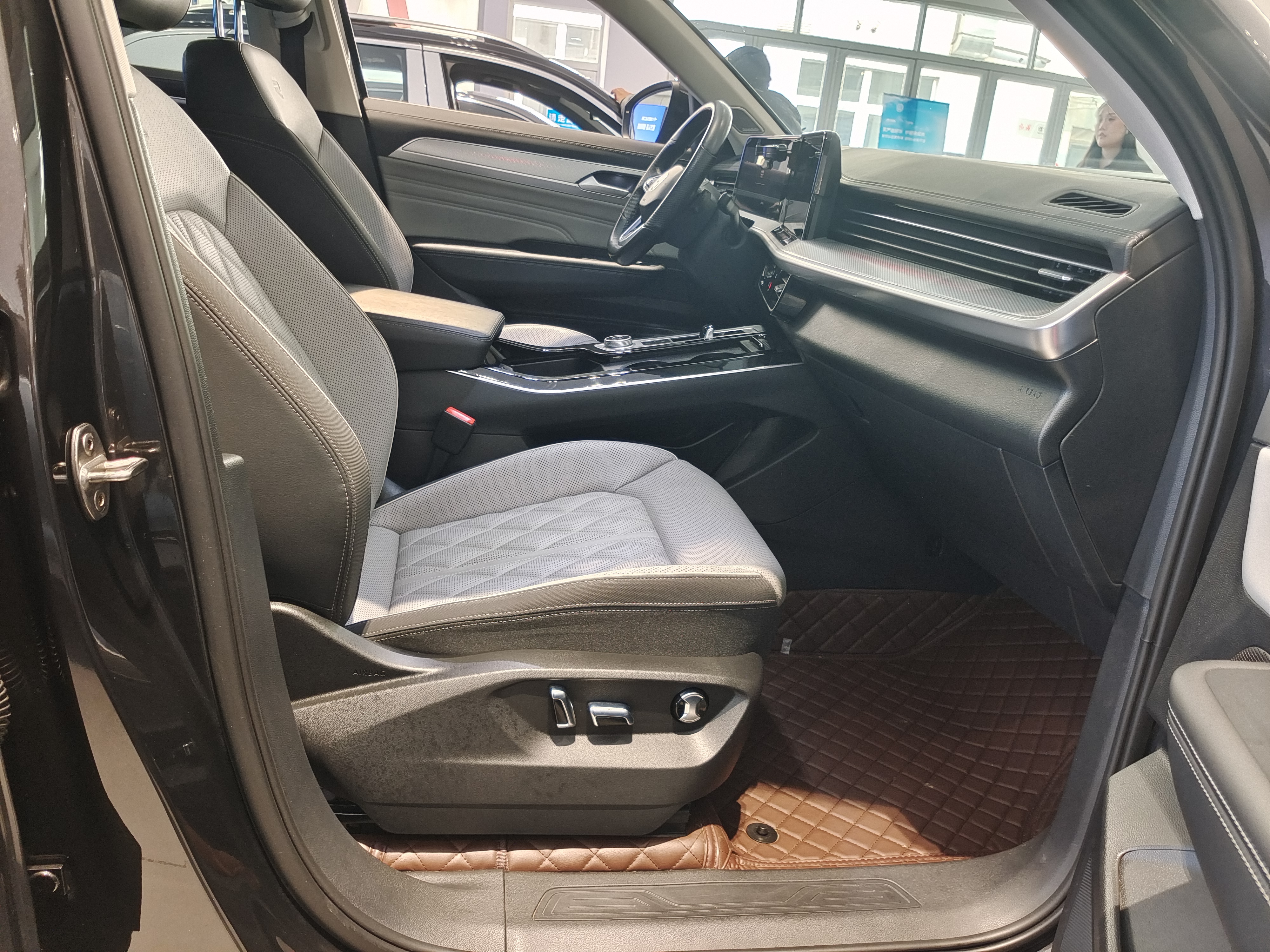 Volkswagen Tavendor 2023 car image #9