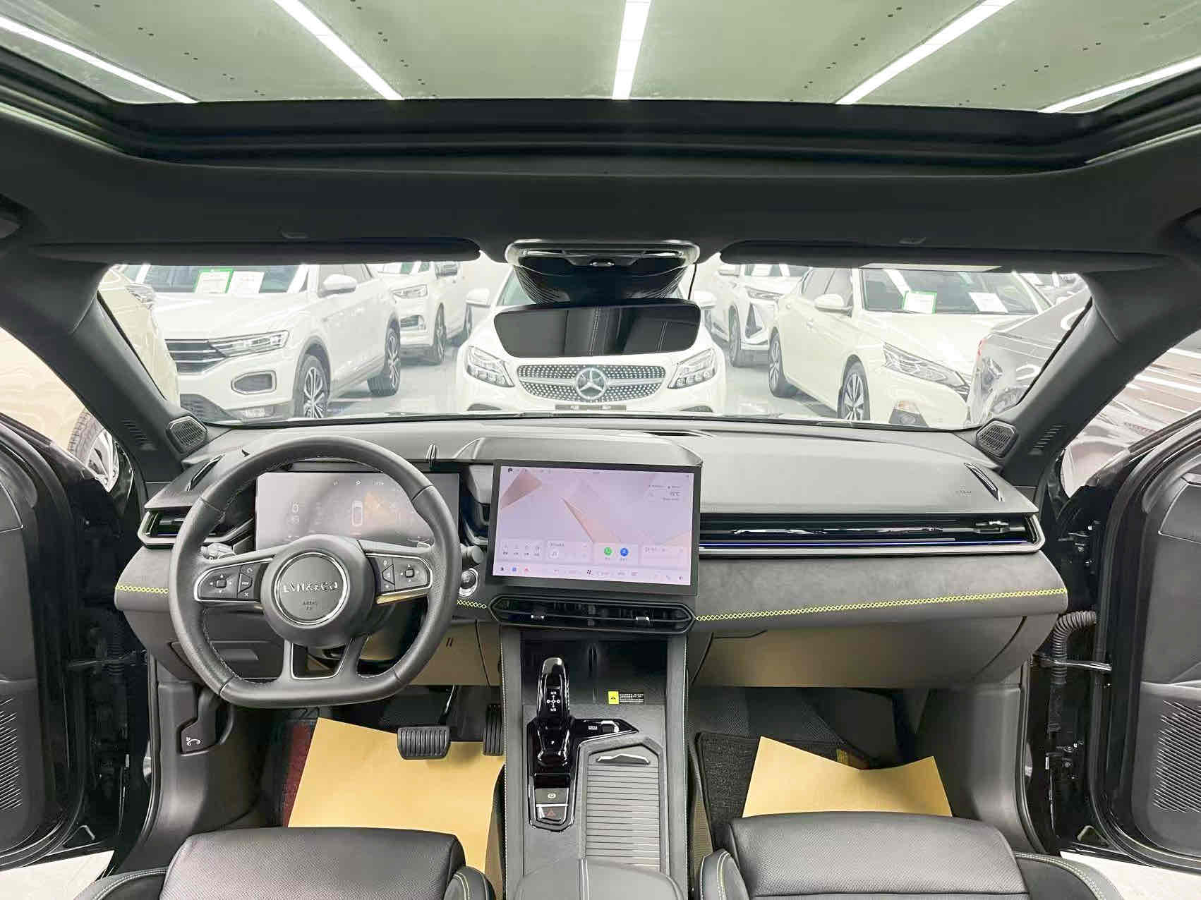 Lynk & Co 03 2024 #9 Lynk & Co 03 2024 car image #9