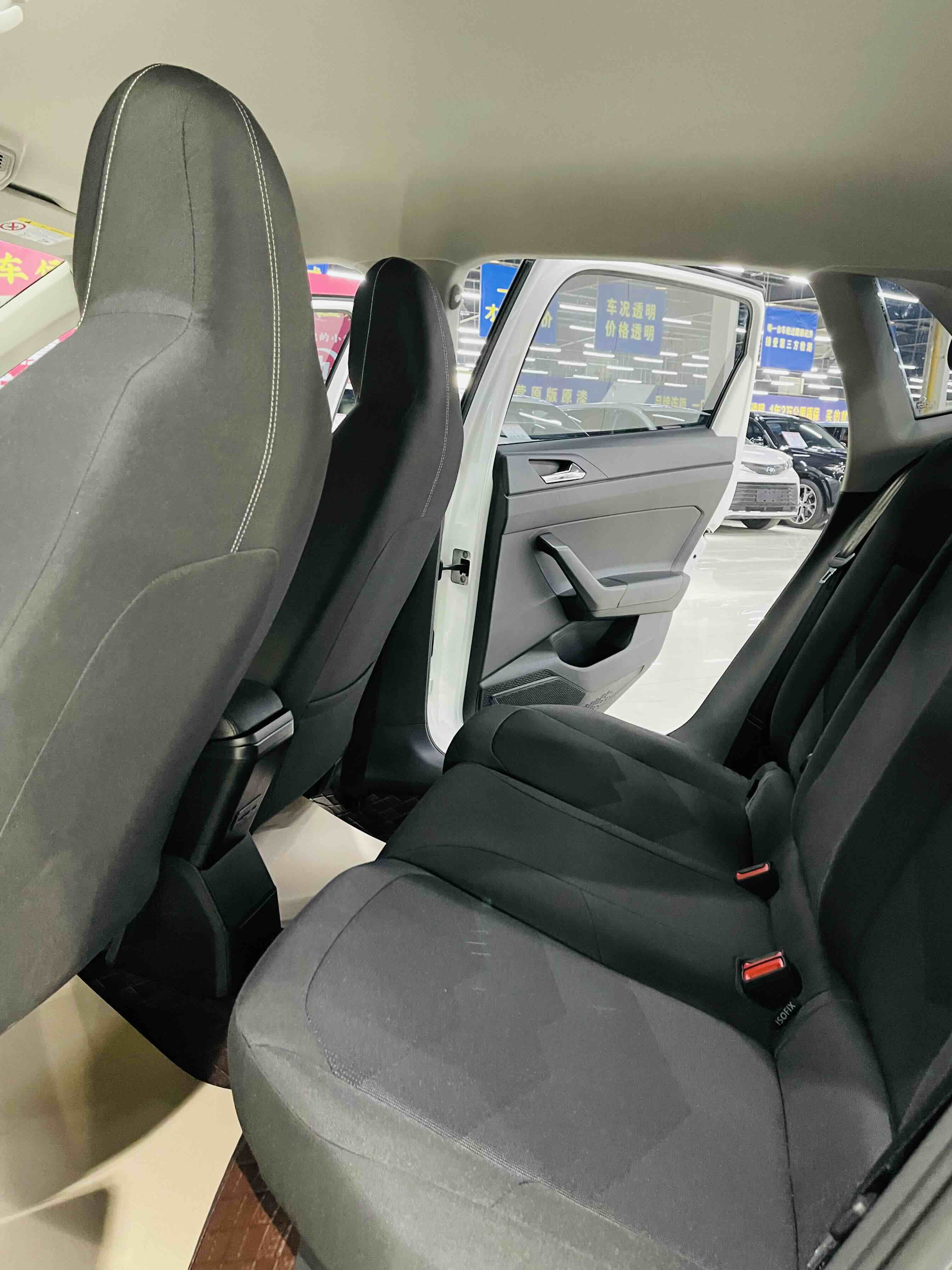 Polo 2023 car image #9