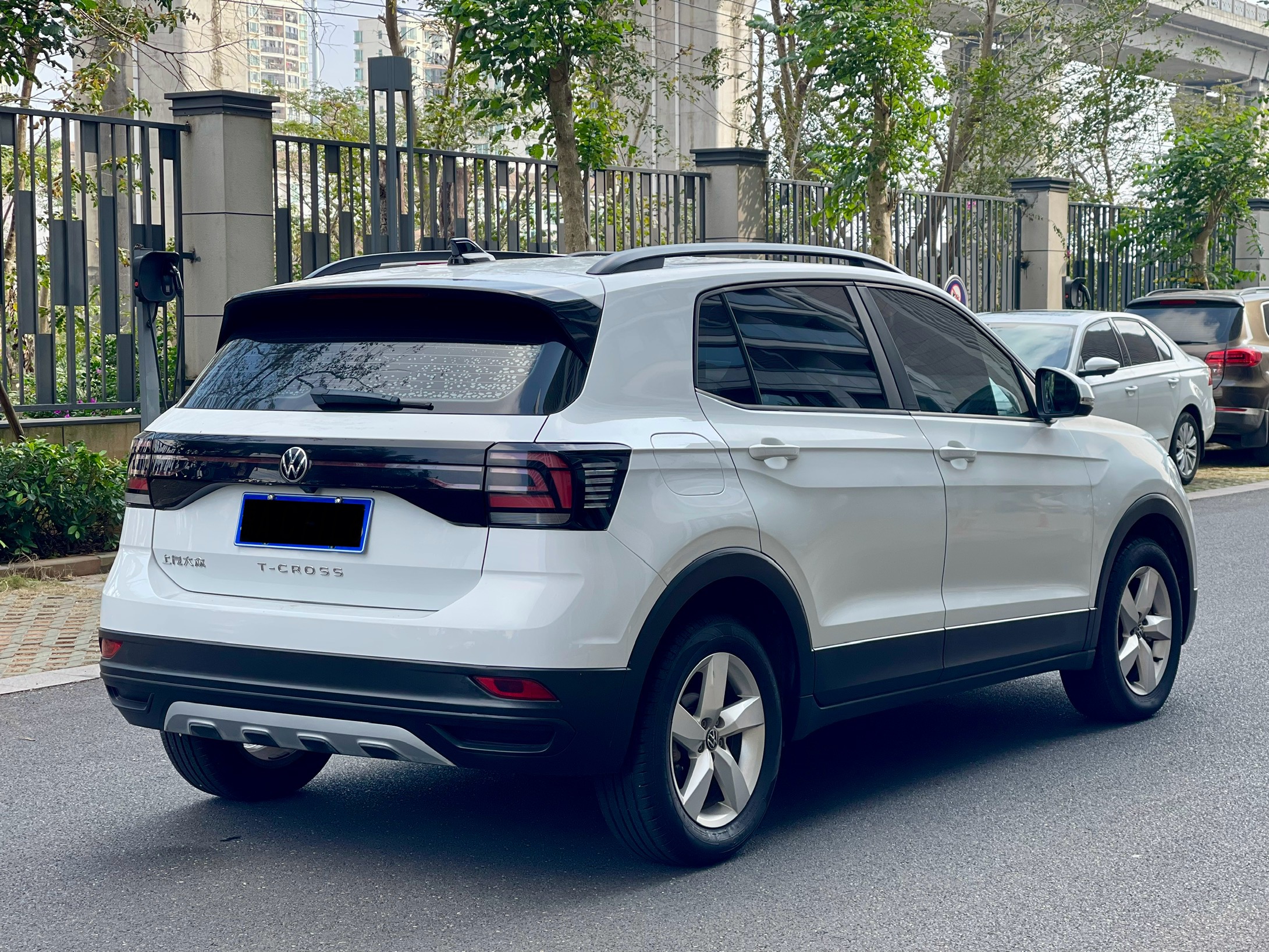 Volkswagen T-Cross 2023 car image #9