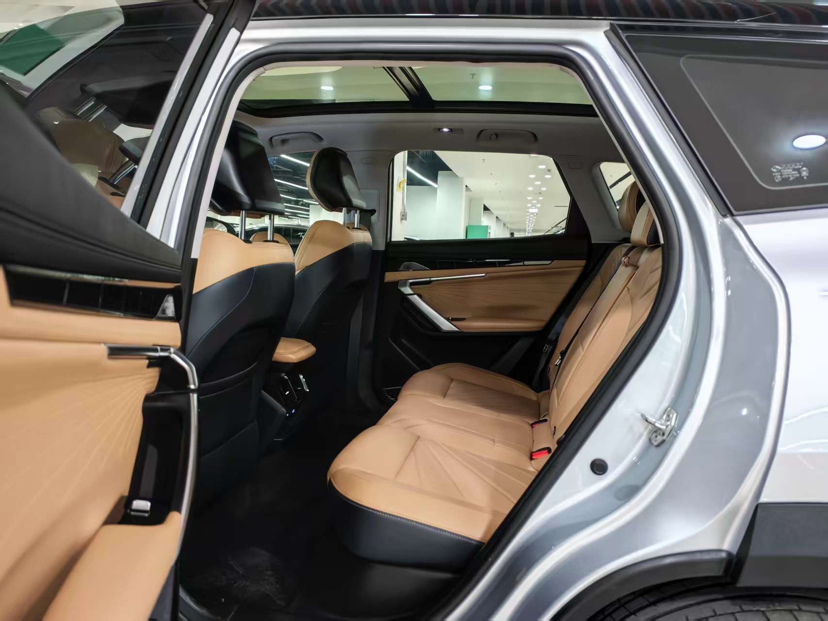 GEELY Boyue L 2023 car image #9