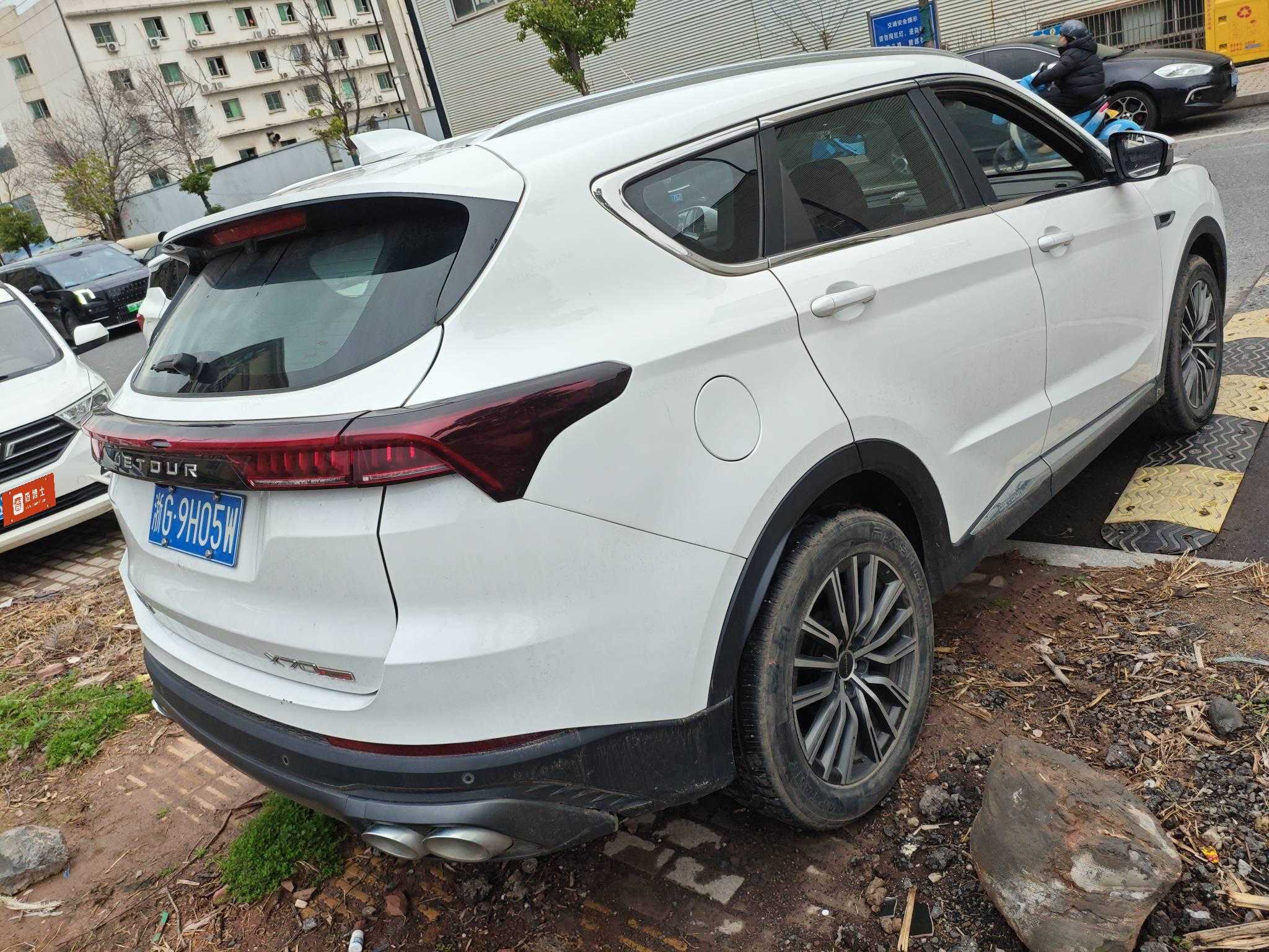X70 PLUS 2023 car image #9