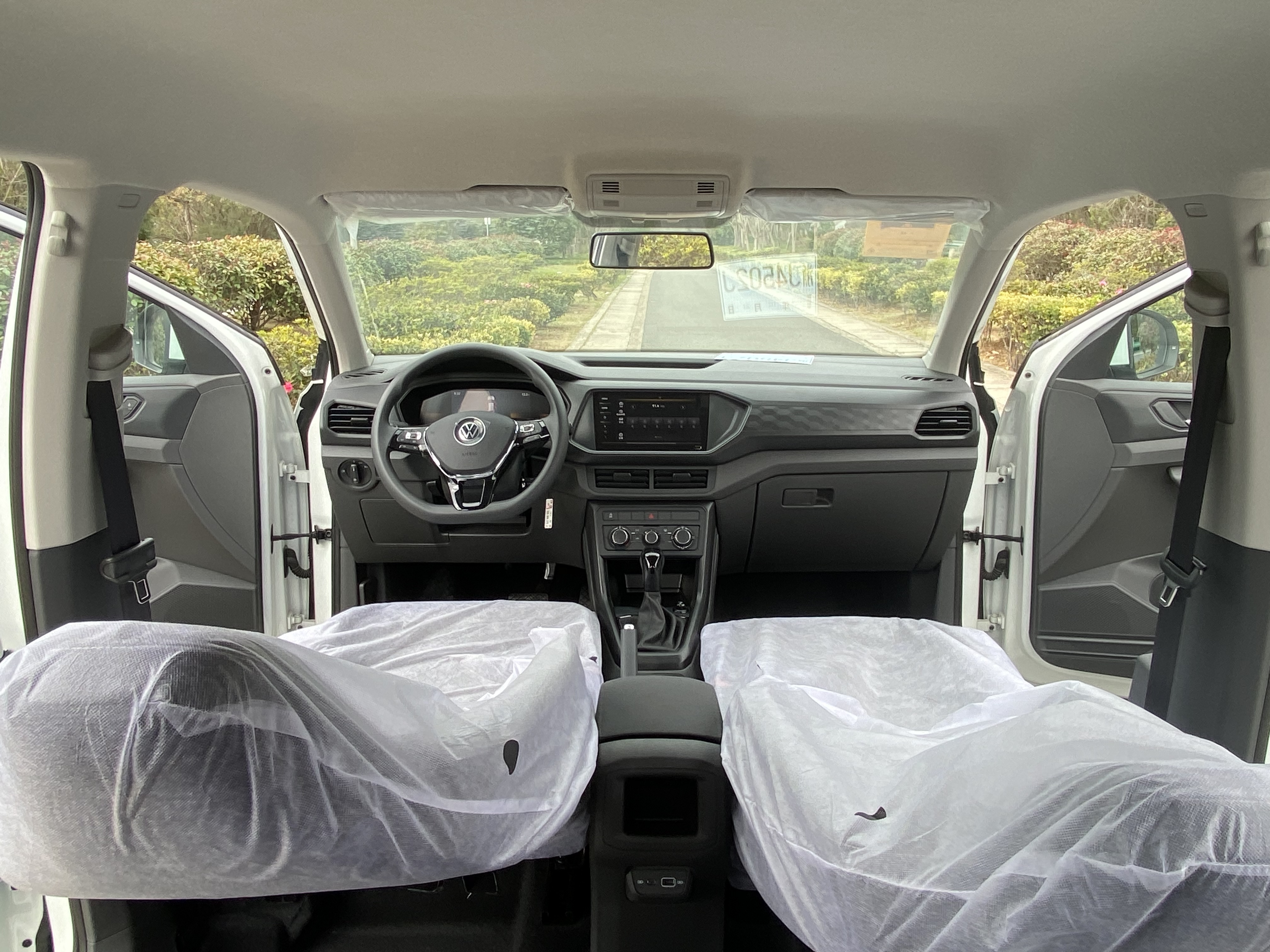 Volkswagen T-Cross 2026 #9 Volkswagen T-Cross 2026 car image #9