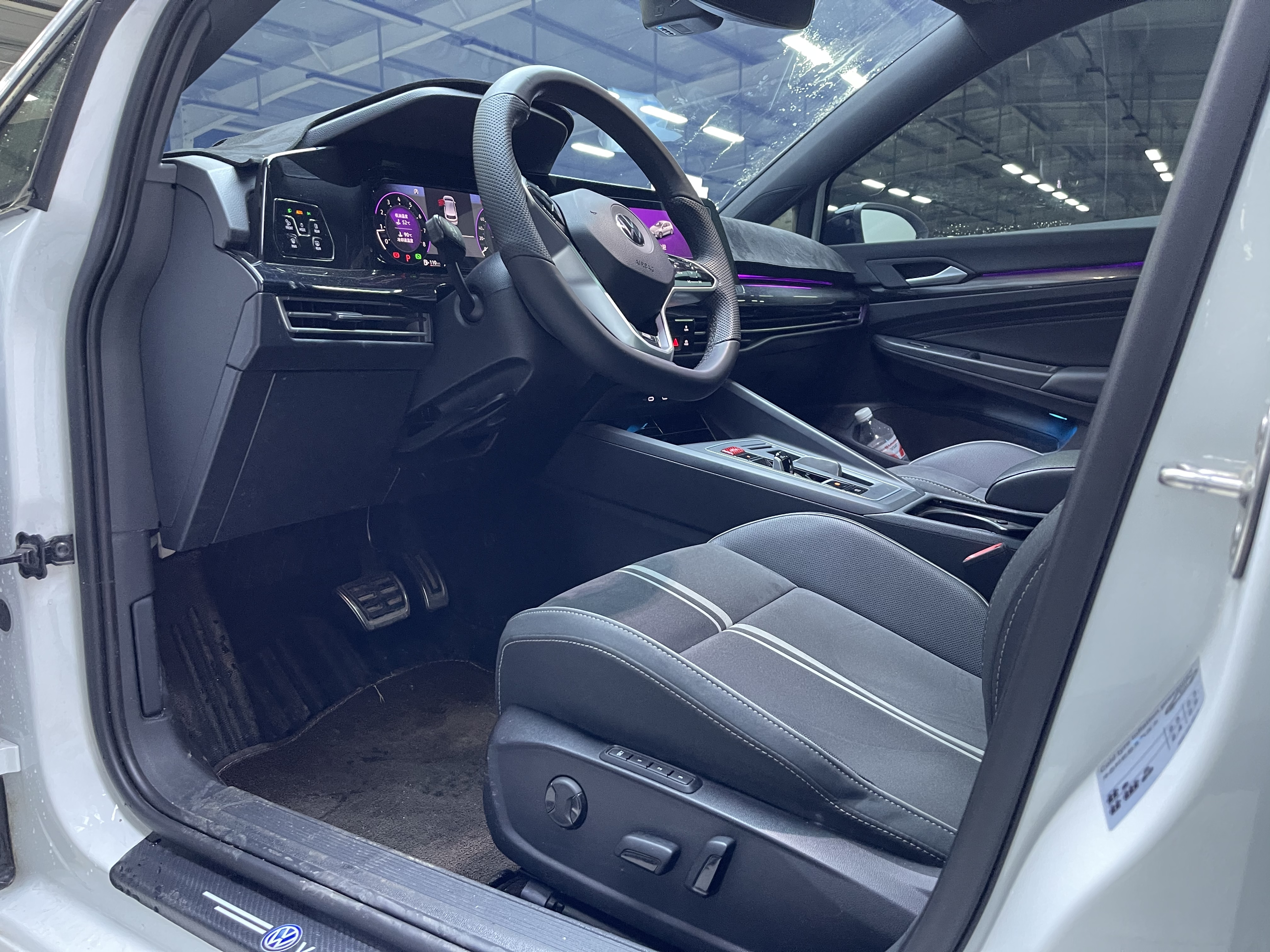Volkswagen Golf 2023 car image #9