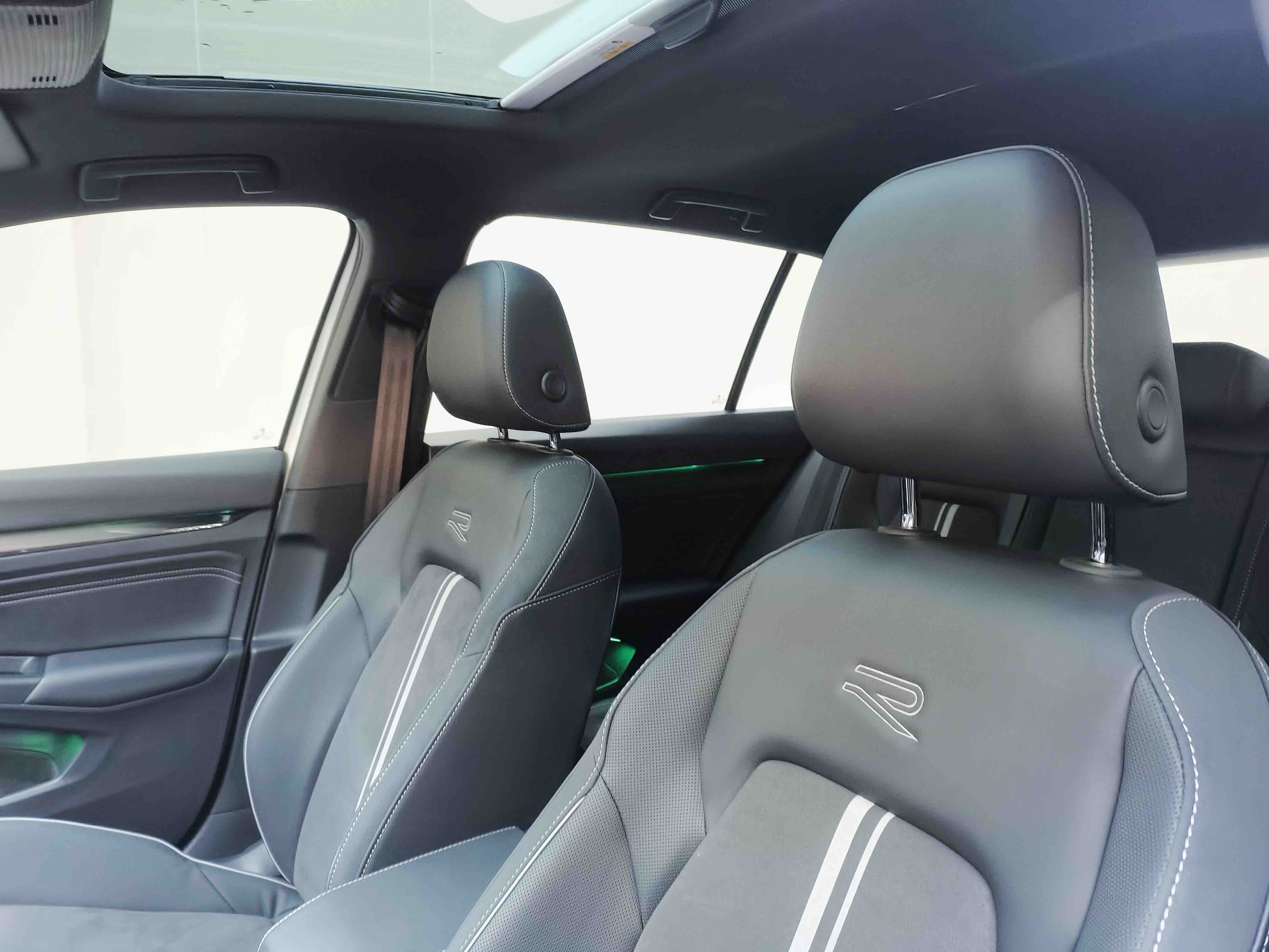 Volkswagen Golf 2023 car image #9