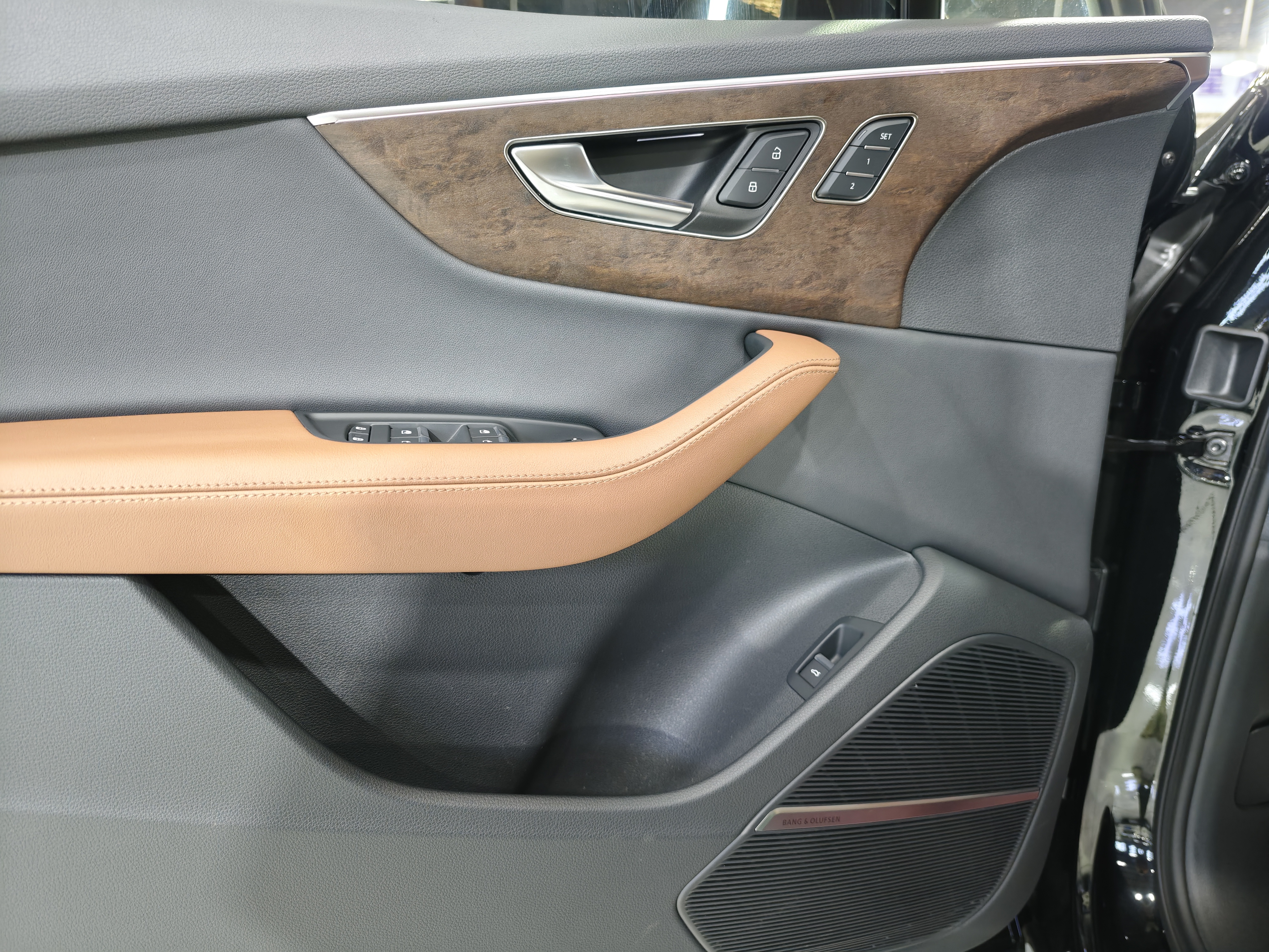 Audi Q7 2023 car image #9