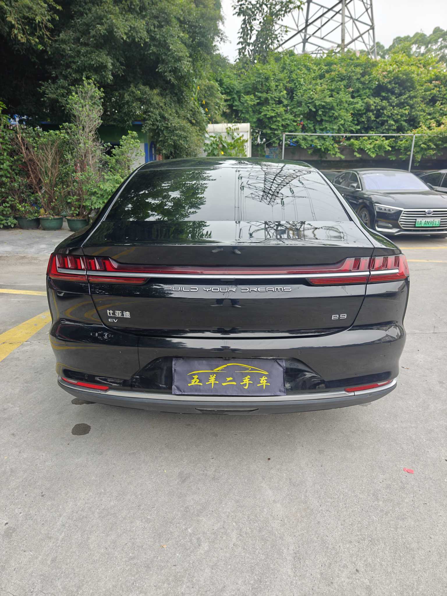 BYD e9 2023 image de voiture #9