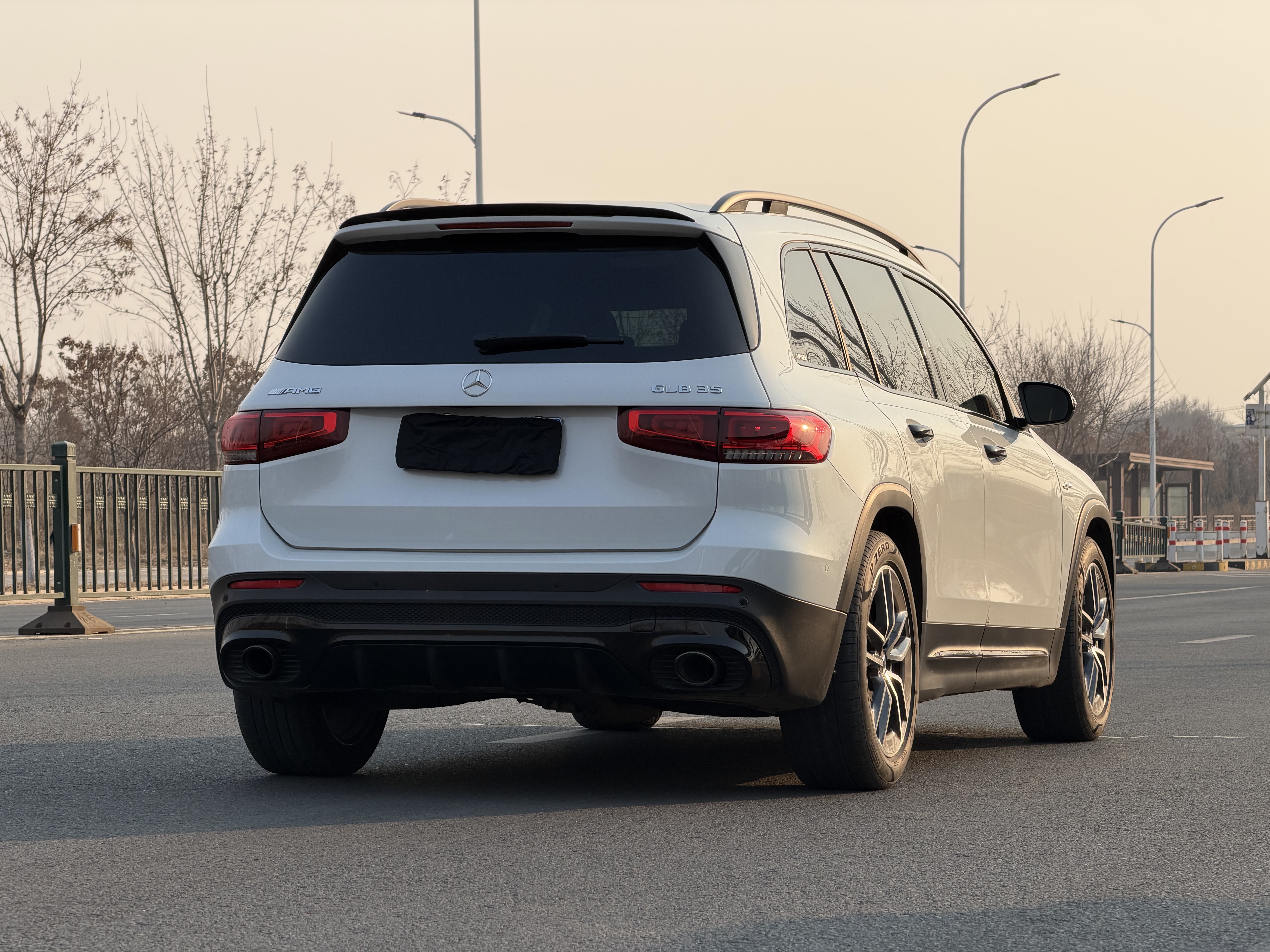 Mercedes-Benz GLB AMG 2023 immagine di auto #9