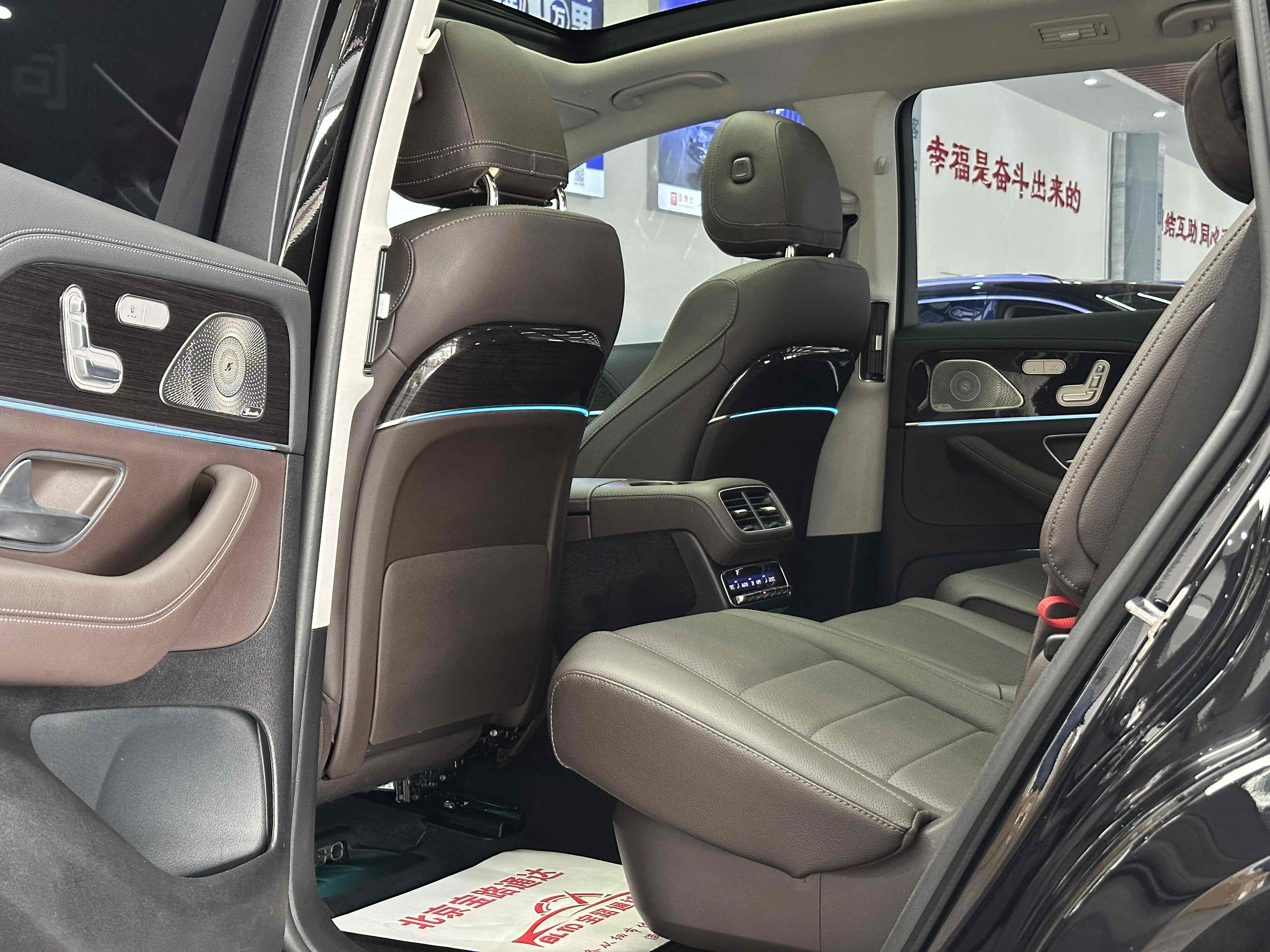 Mercedes-Benz GLS Class 2023 immagine di auto #9