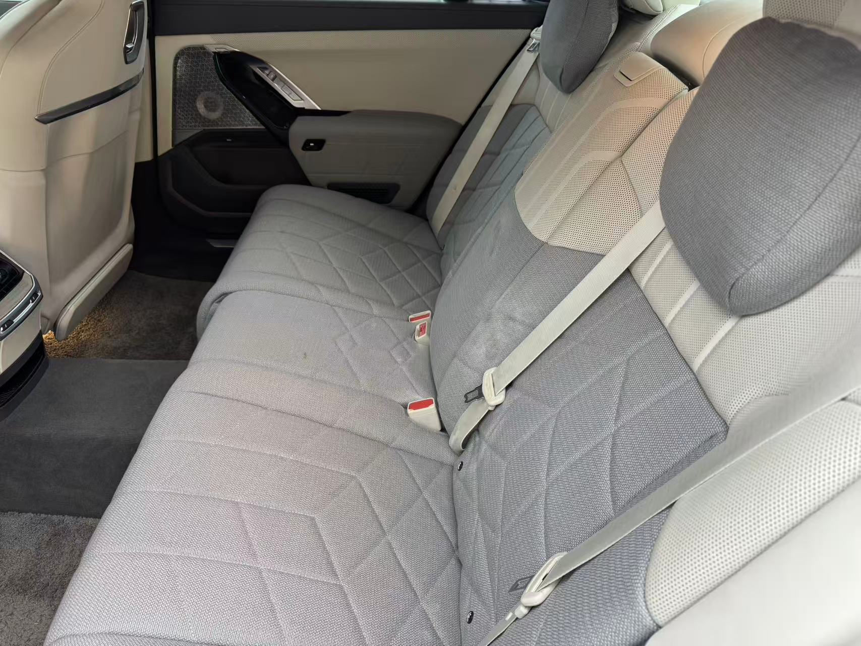 BMW i7 2023 изображение автомобиля #9