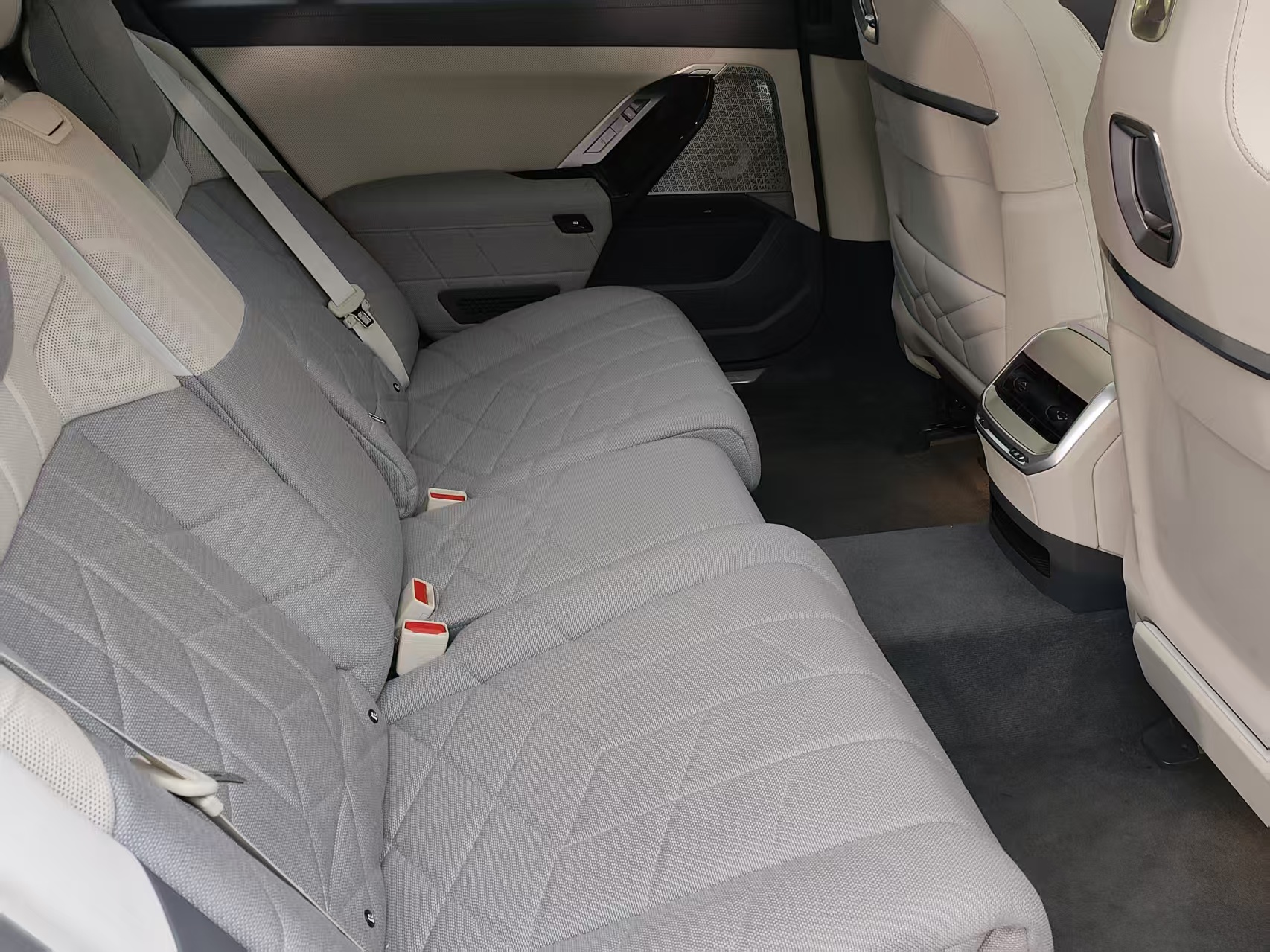 BMW i7 2023 #9 BMW i7 2023 car image #9