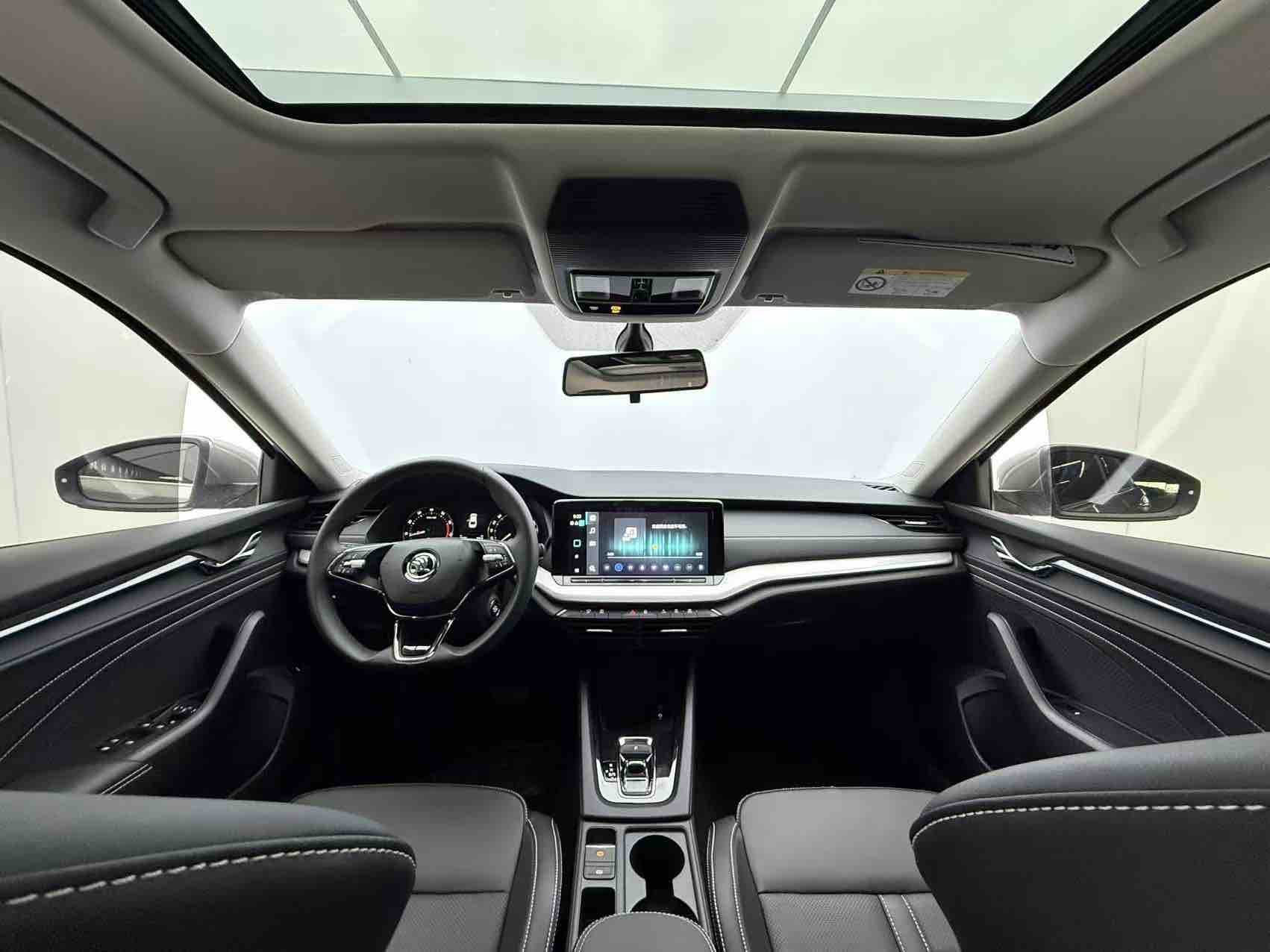Skoda Octavia 2023 car image #9