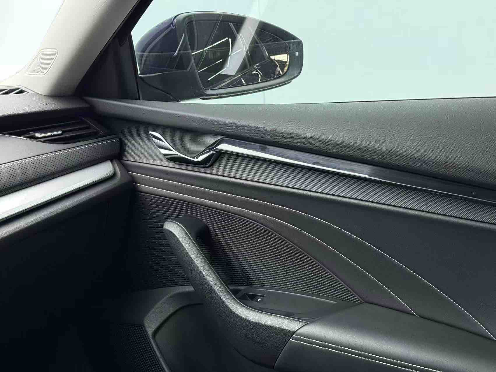 Skoda Octavia 2023 car image #9