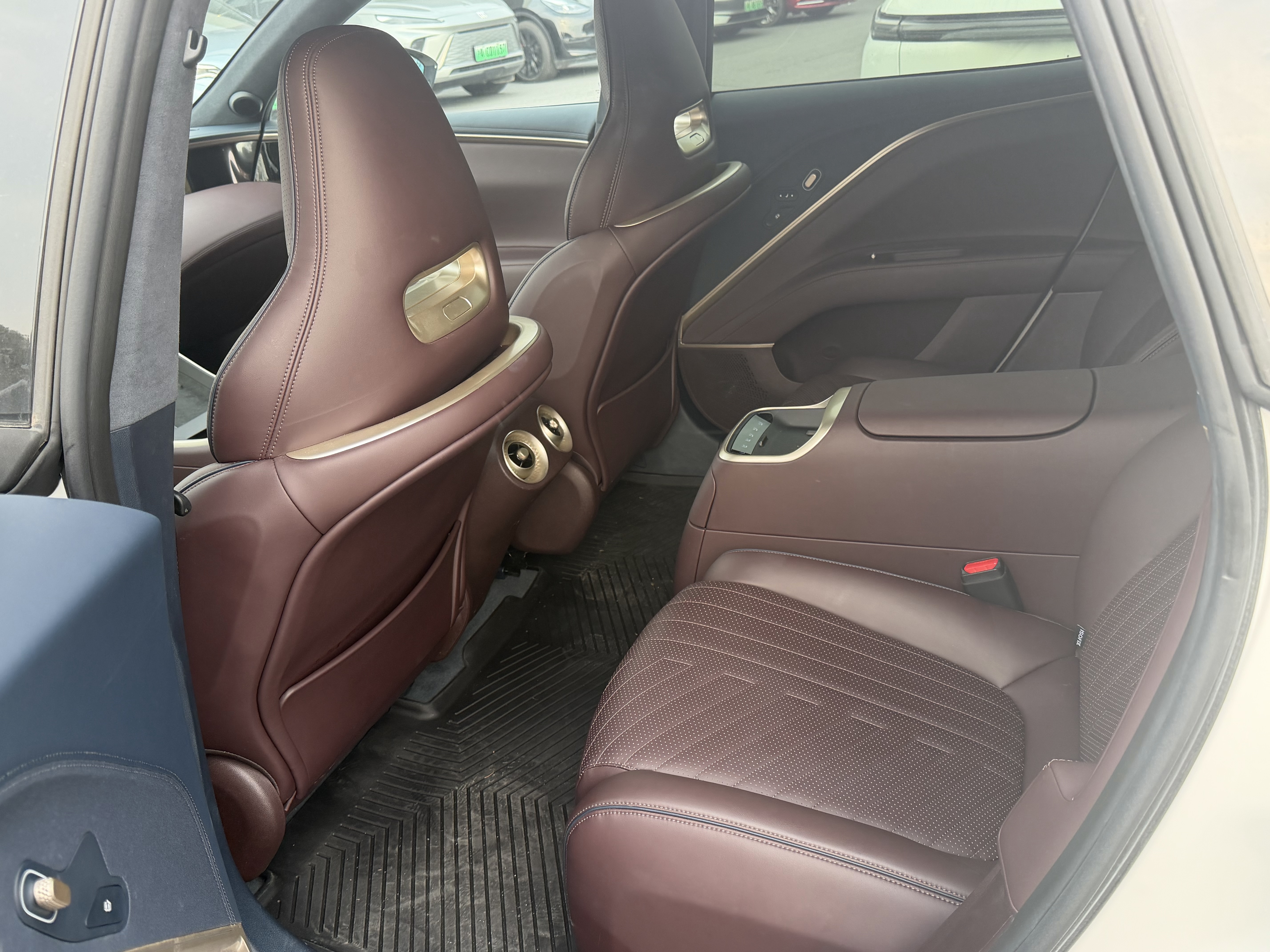 Avatr 11 2023 car image #9