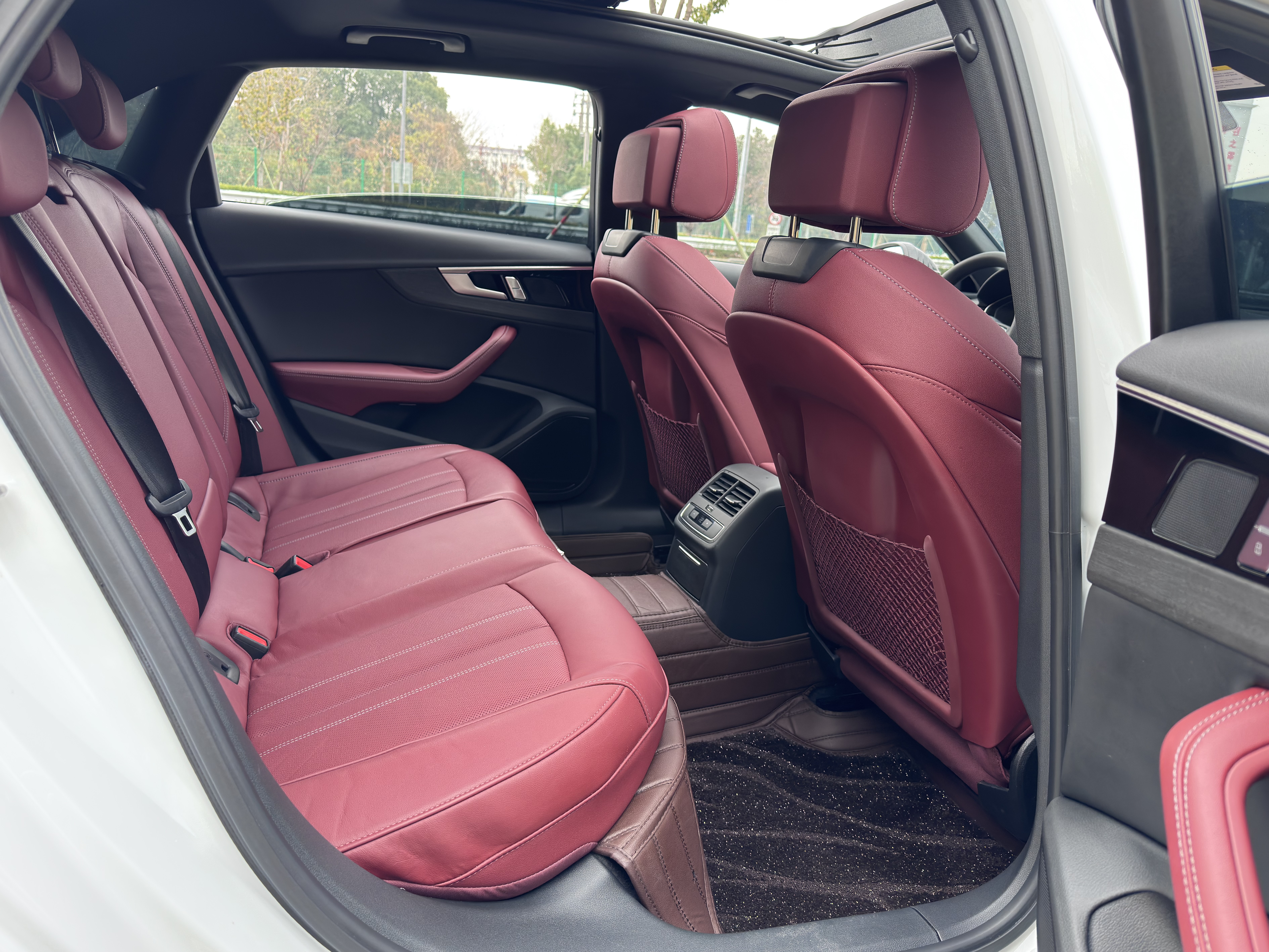 Audi A4L 2024 car image #9