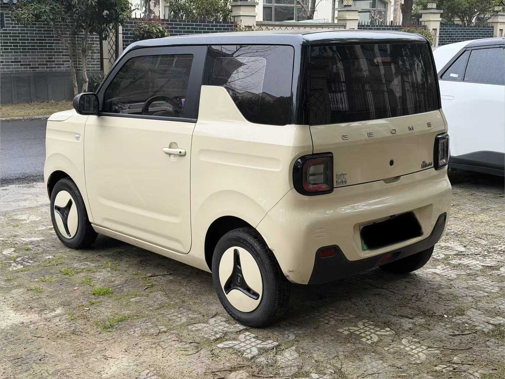 GEELY 2023 car image #9