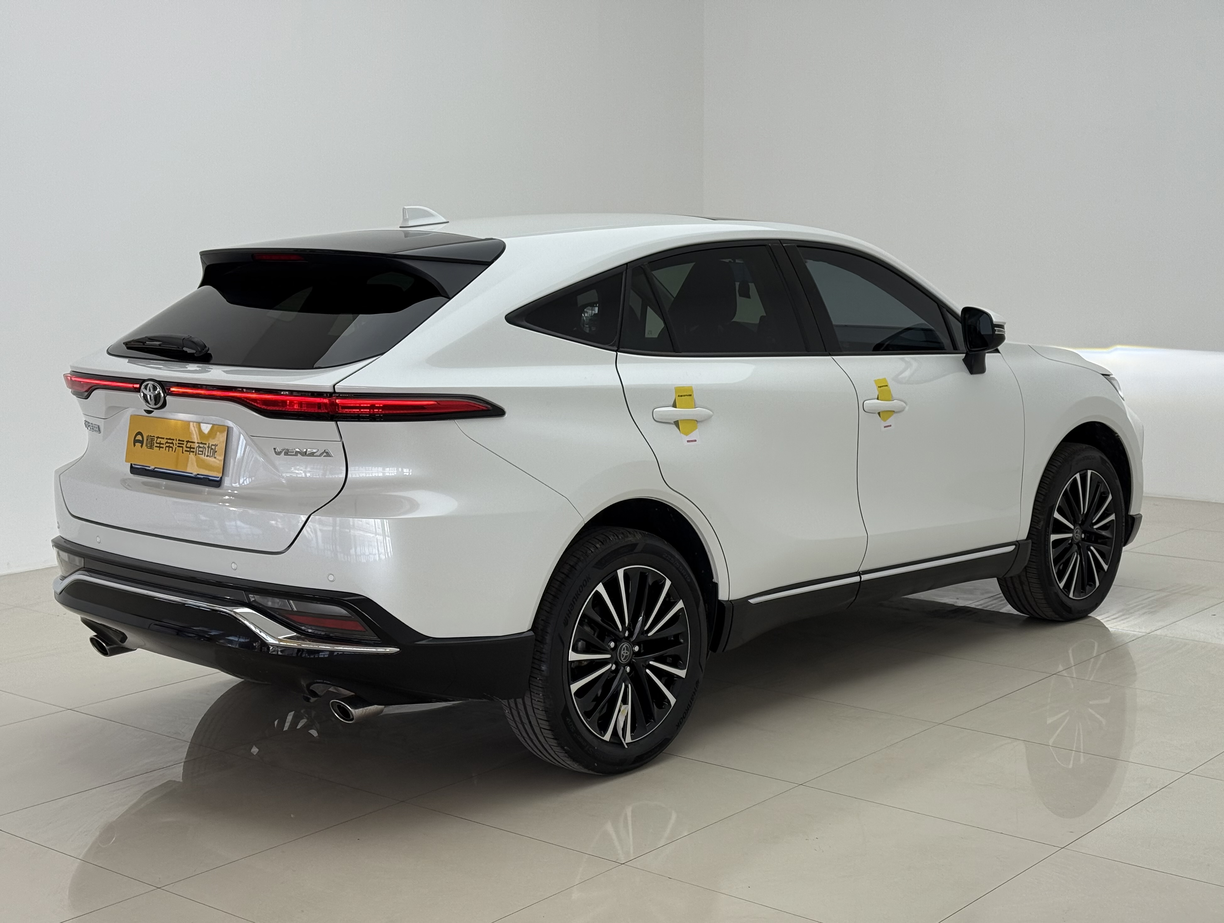 Toyota Venza 2023 car image #9