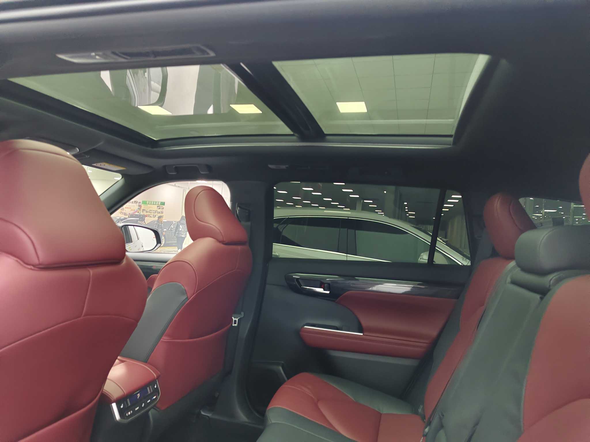 Toyota Crown Kluger 2024 immagine di auto #9