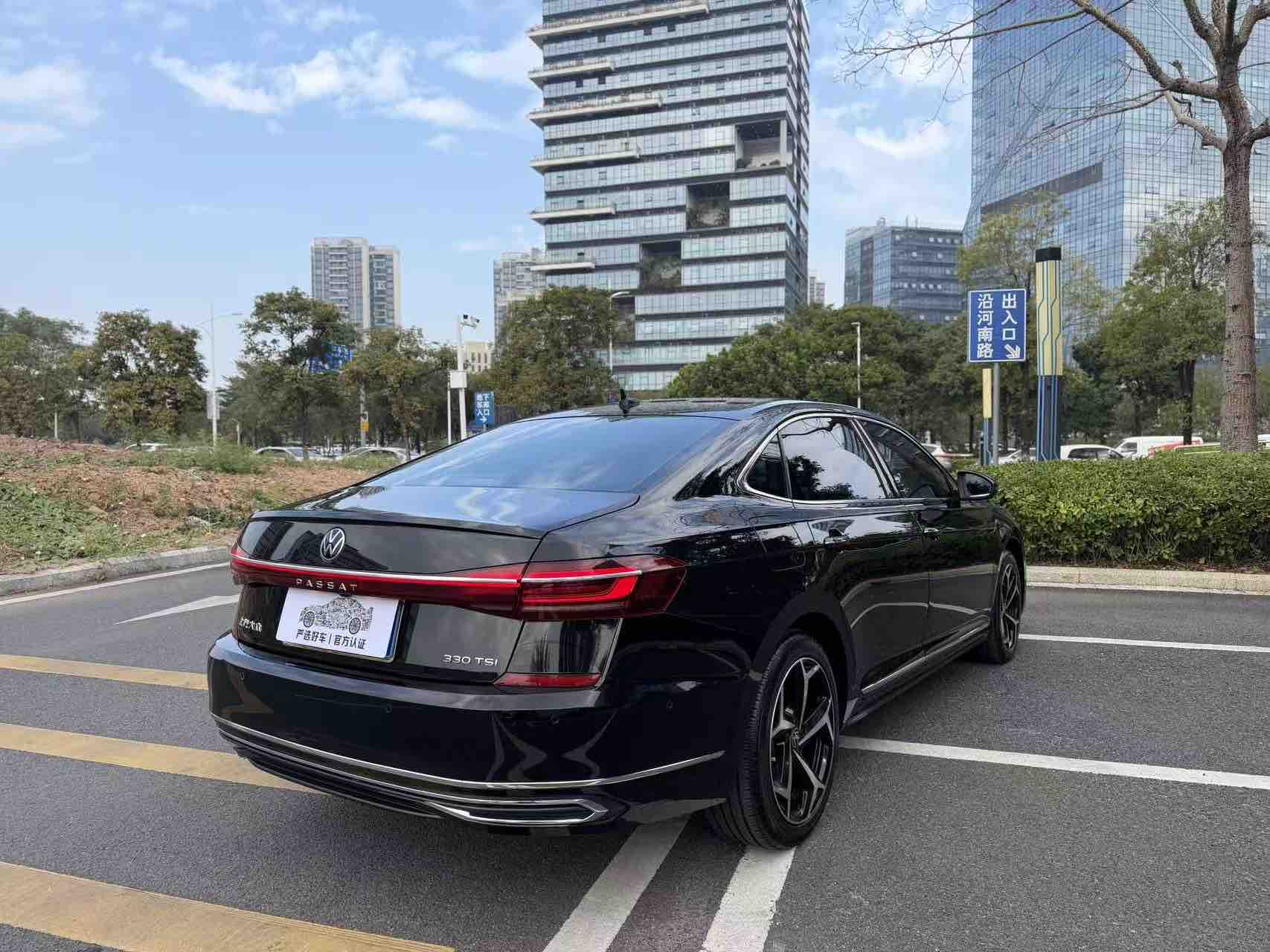 Volkswagen Passat 2023 car image #9