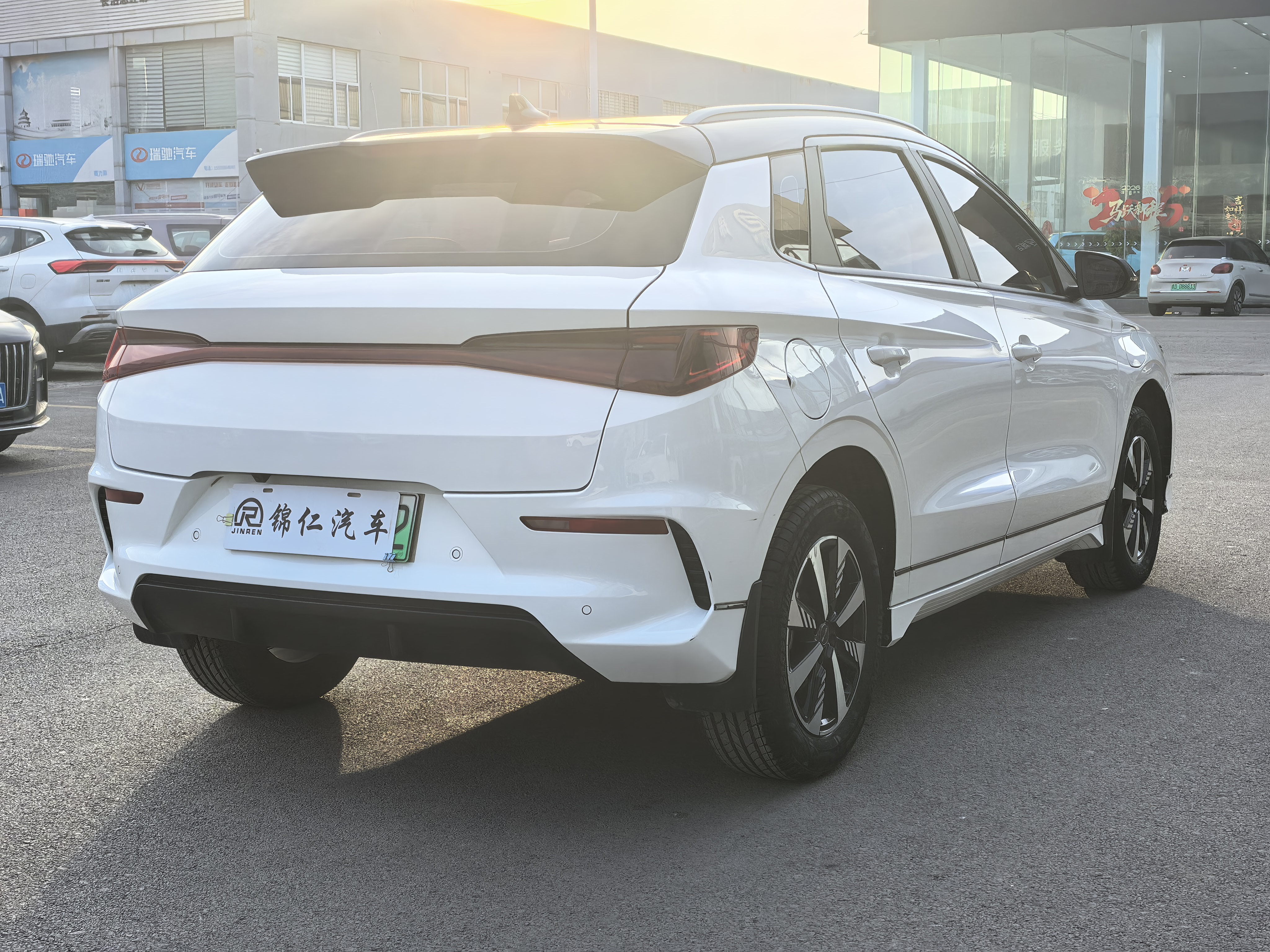 BYD e2 2023 image de voiture #9