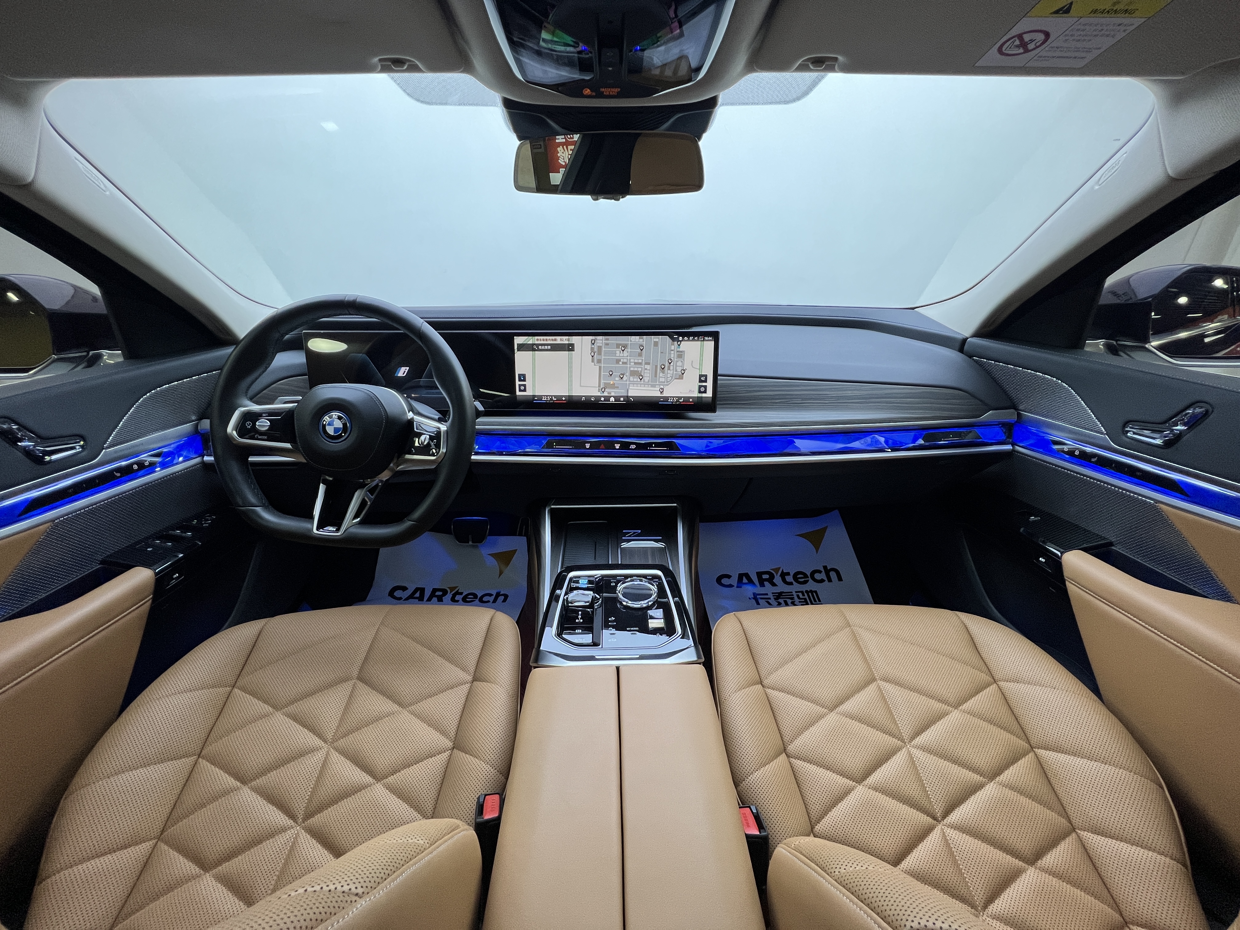 BMW i7 2023 car image #9