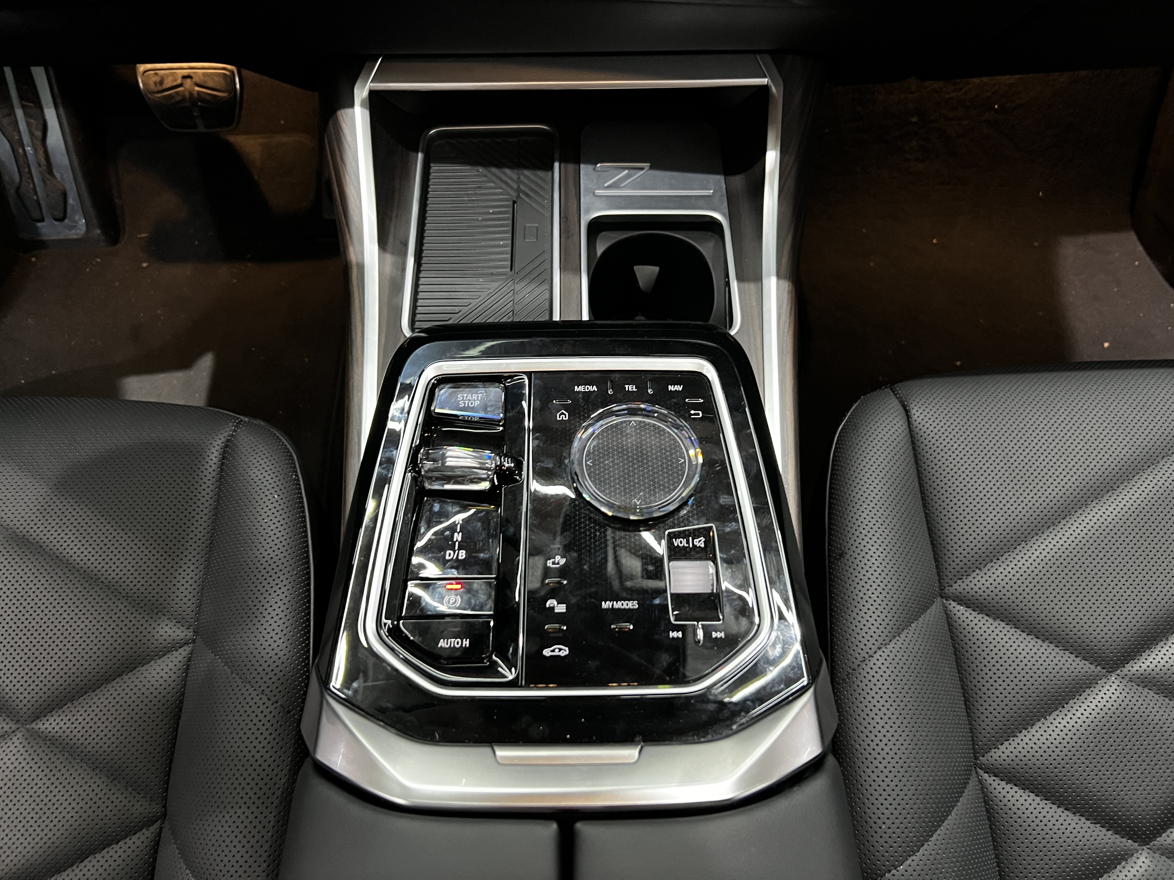 BMW i7 2023 immagine di auto #9