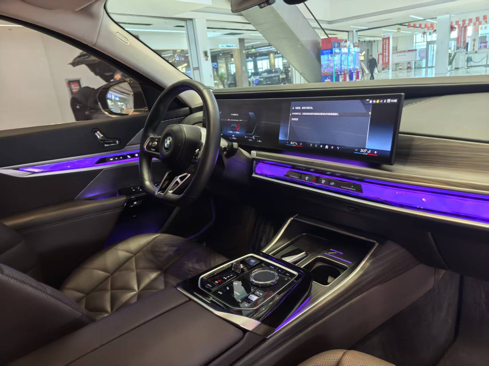 BMW i7 2023 car image #9