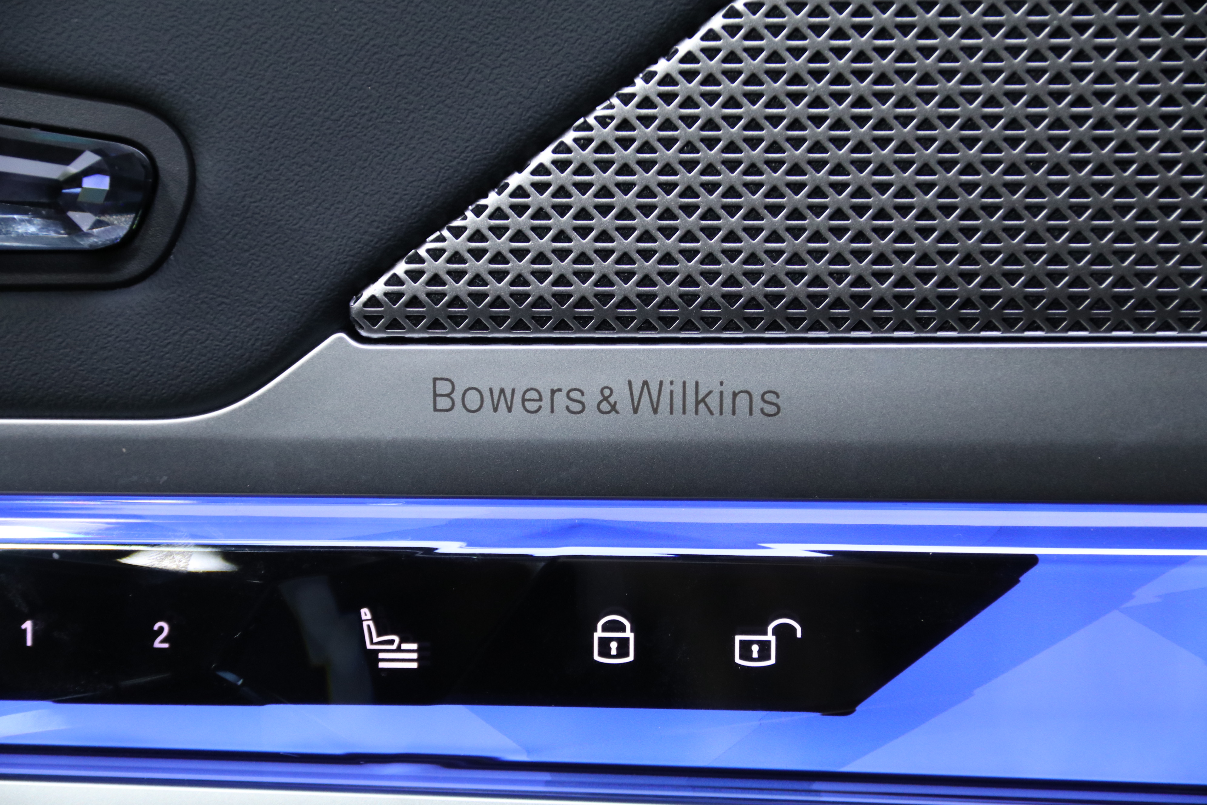 BMW i7 M70L 2025 #9 BMW i7 M70L 2025 car image #9