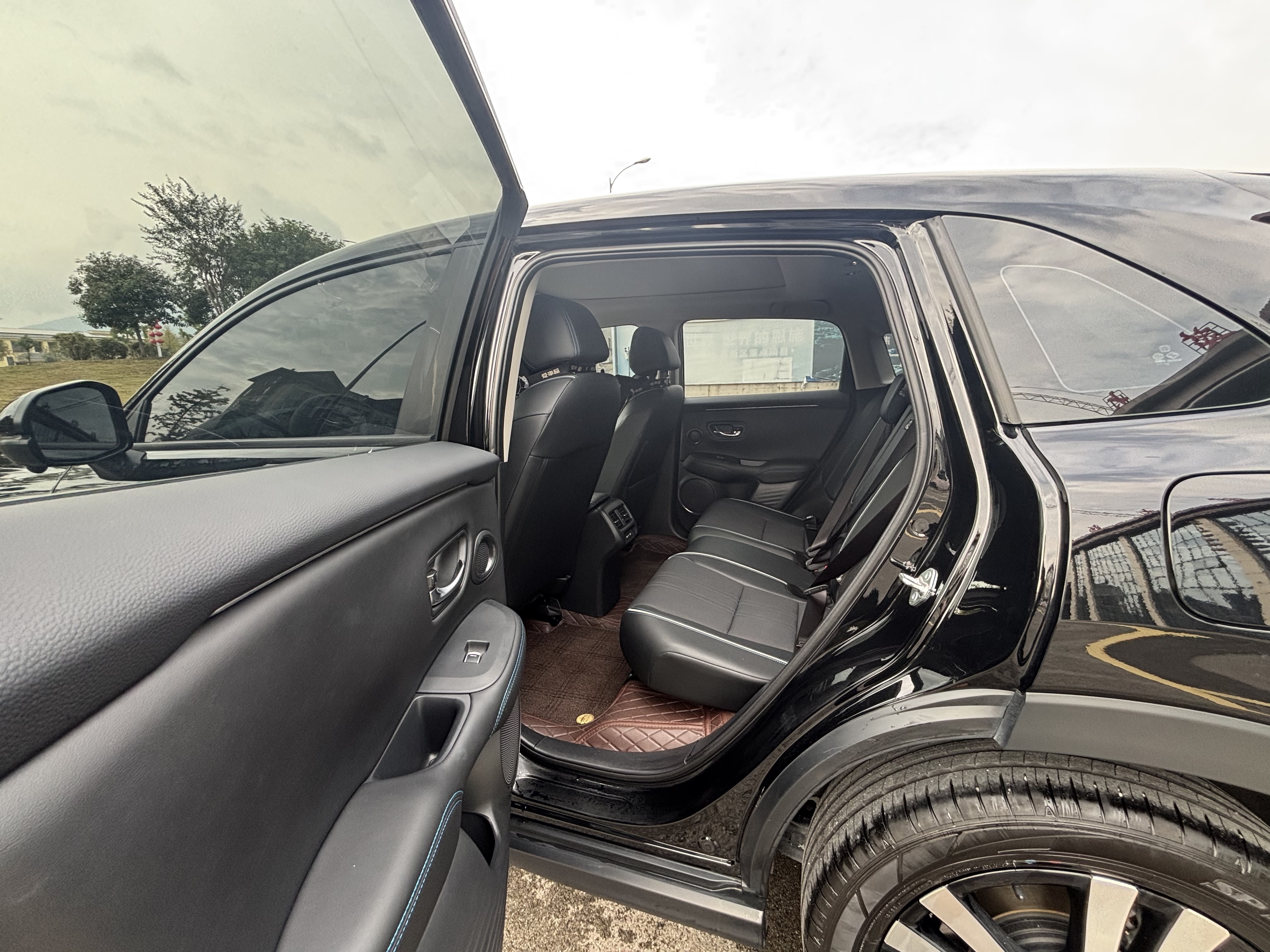 Honda HR-V 2024 #9 Honda HR-V 2024 car image #9