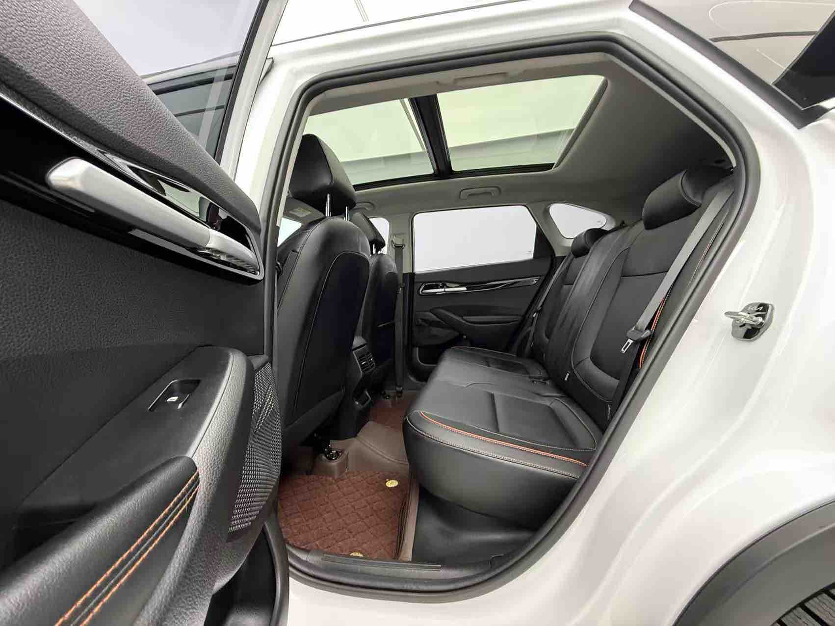 Kia Seltos 2023 imagen de coche #9