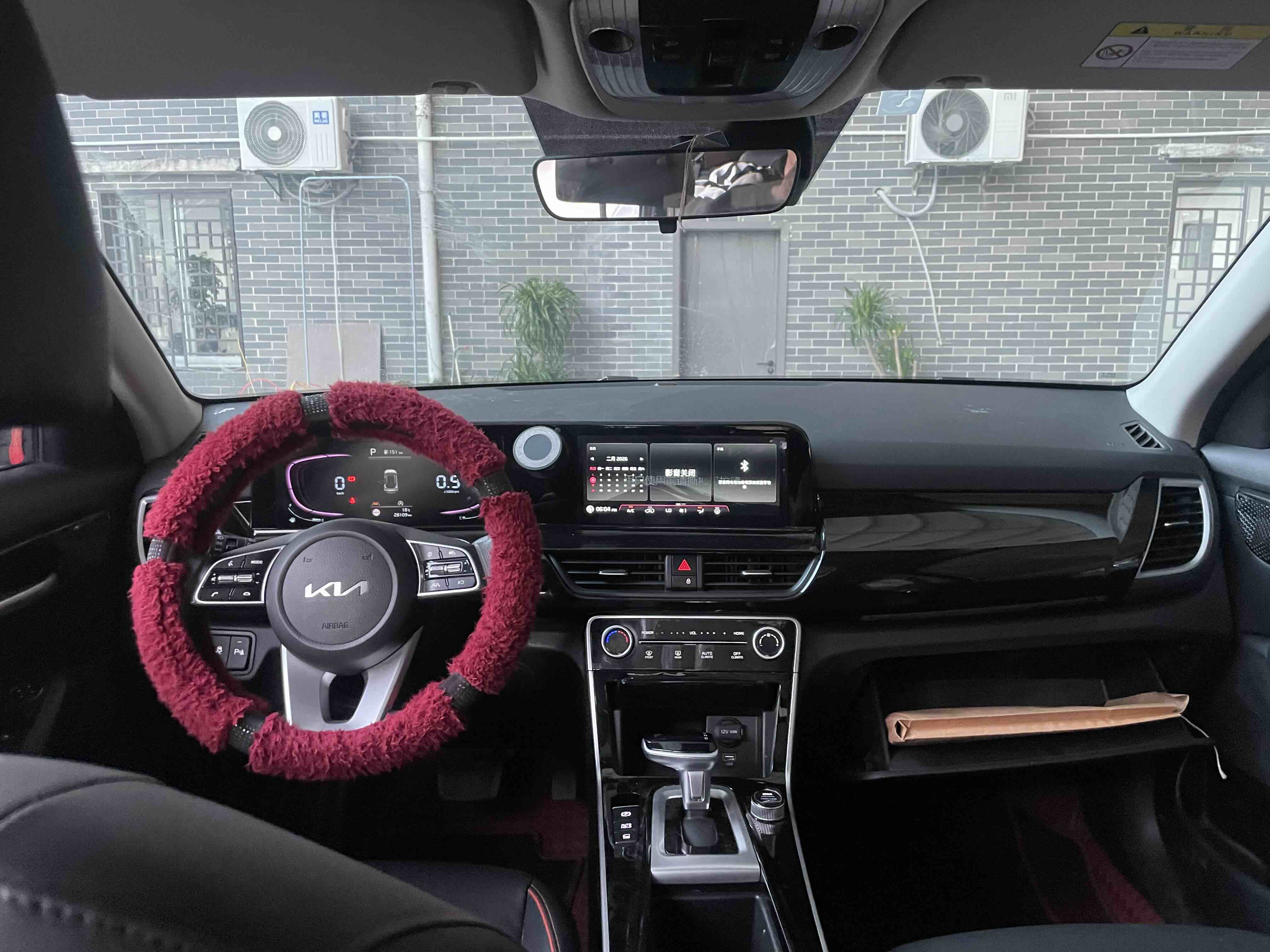 Kia Seltos 2023 car image #9