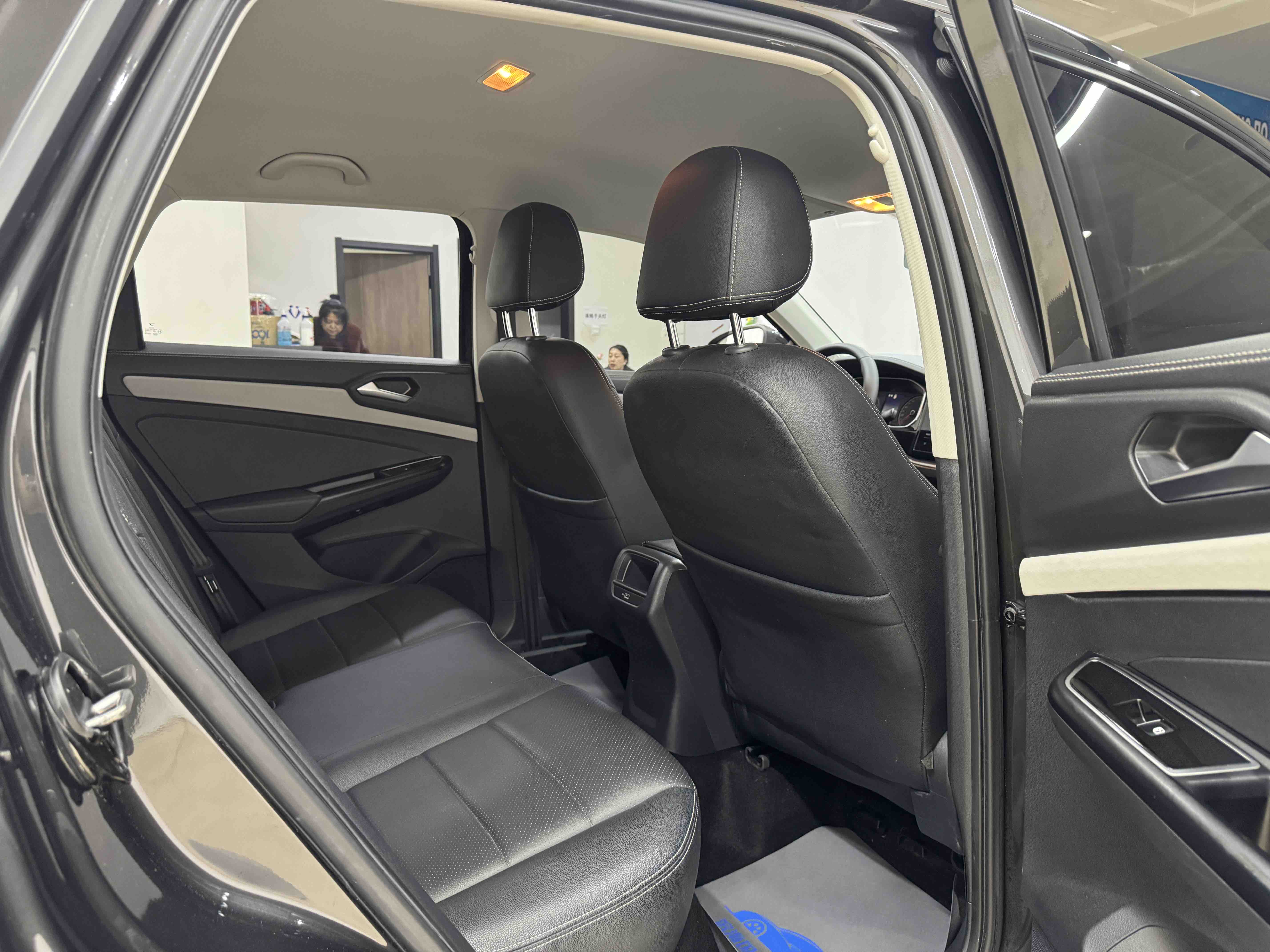 VS5 2022 car image #9