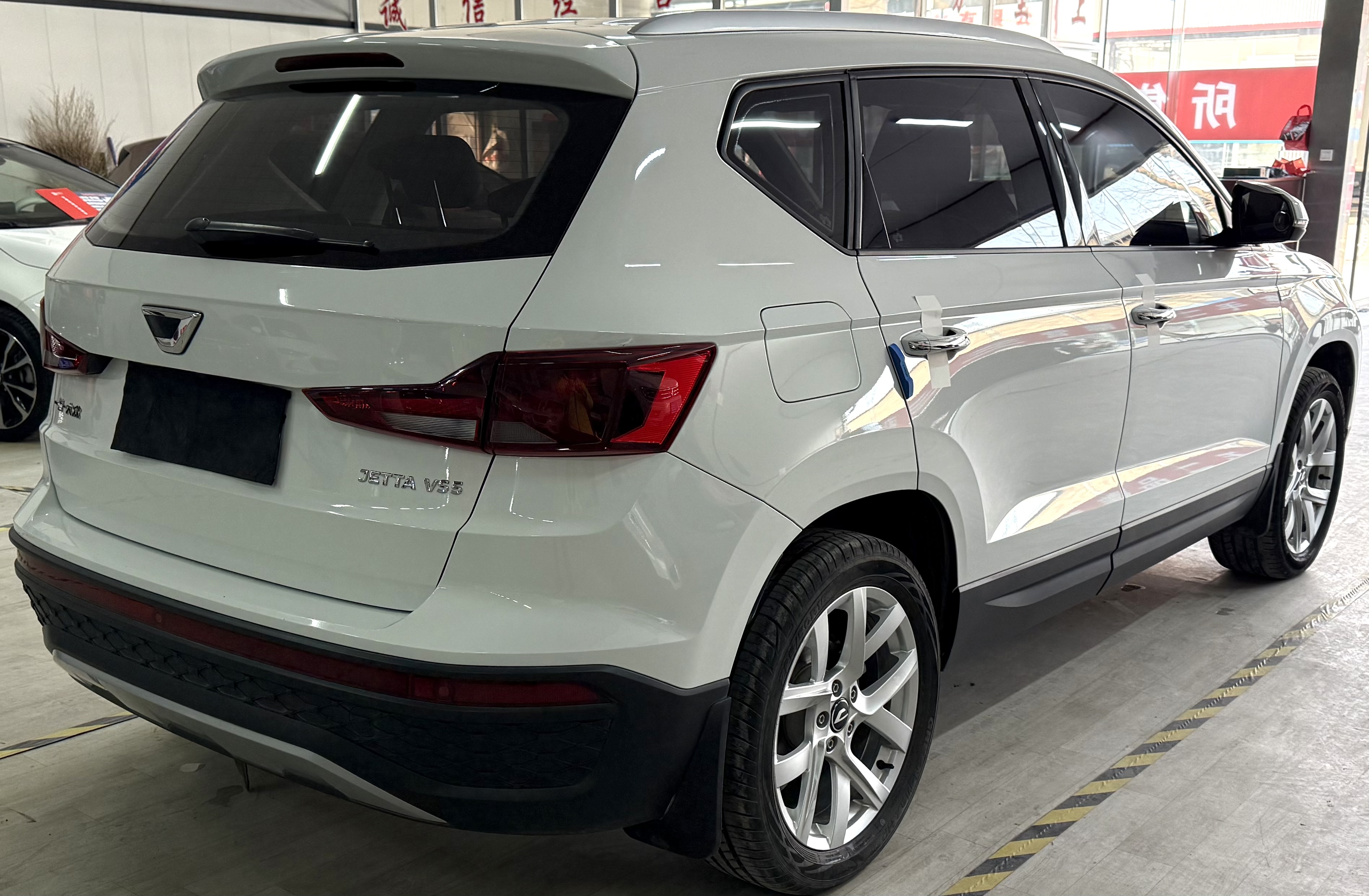 VS5 2023 car image #9