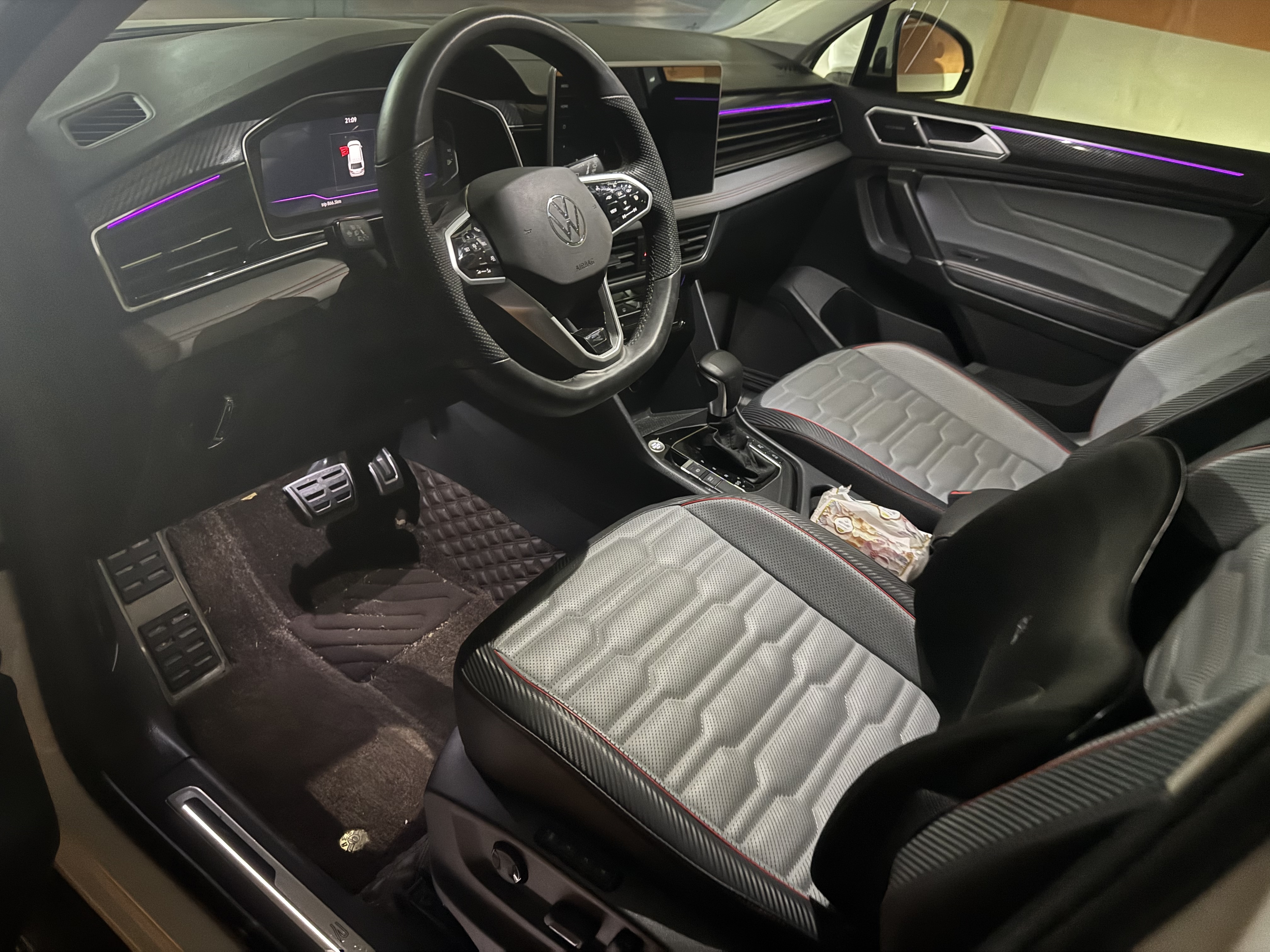 Volkswagen Tiguan L 2023 car image #9