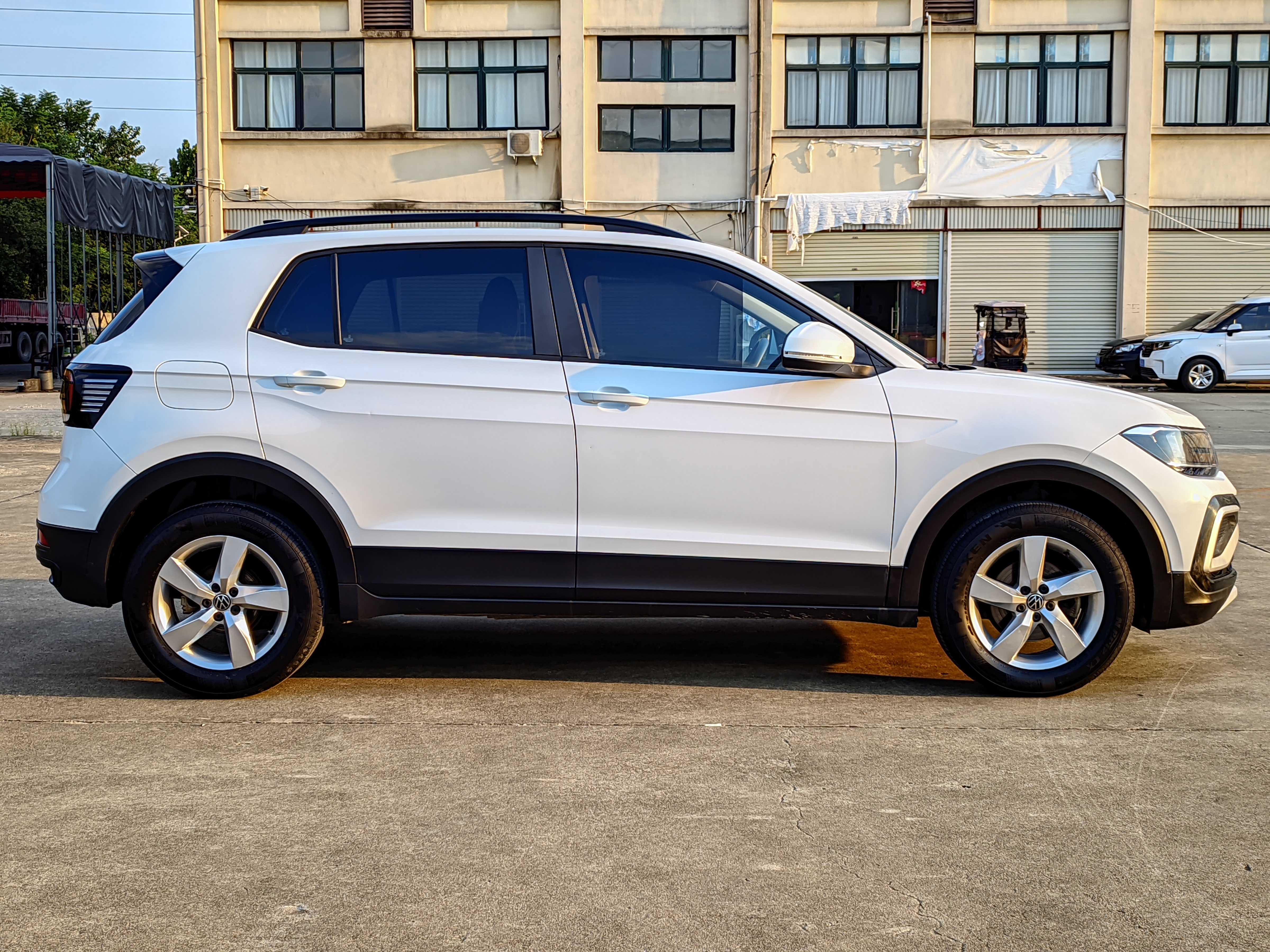 Volkswagen T-Cross 2023 car image #9