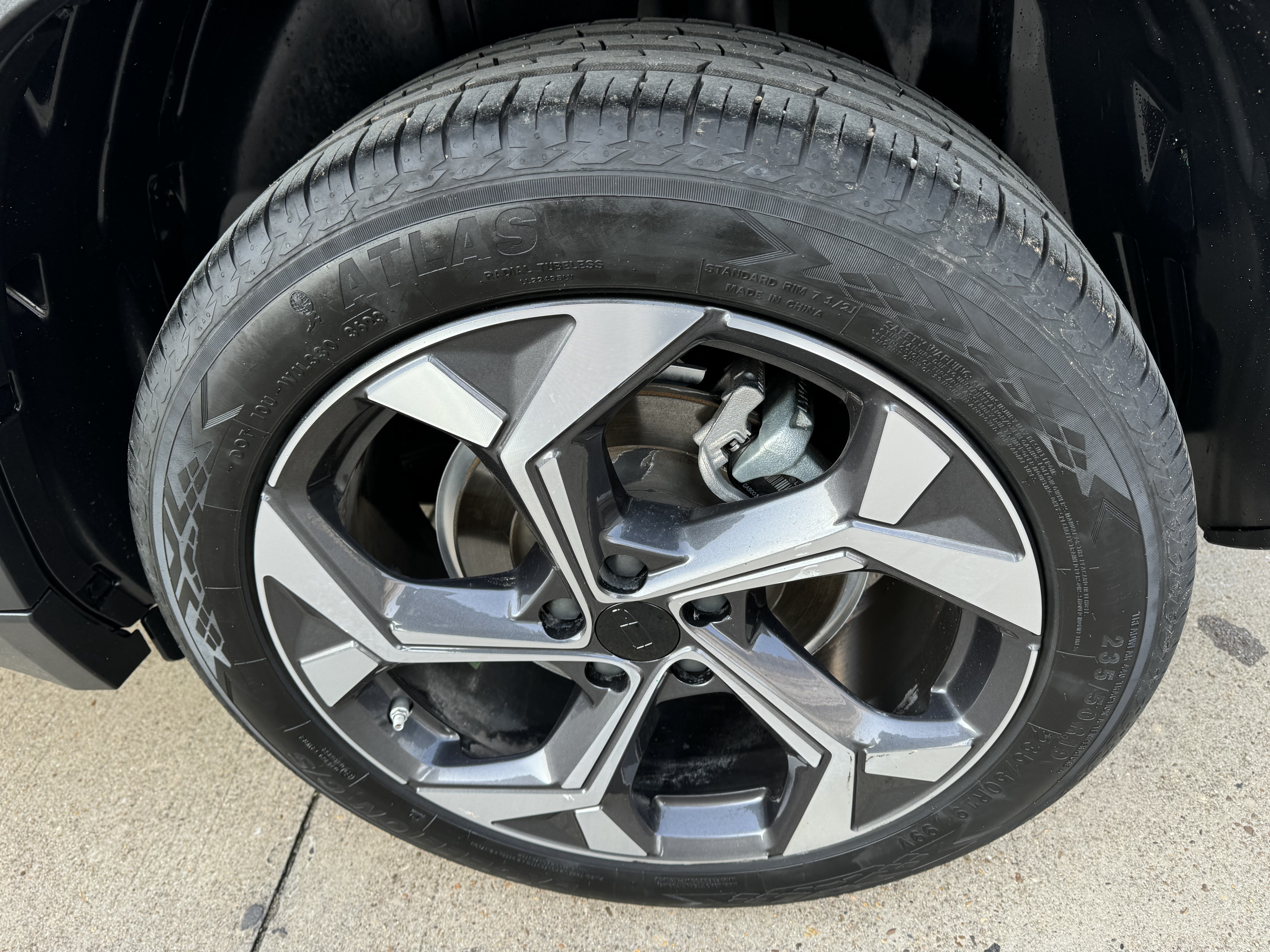 GEELY Boyue L 2024 car image #9