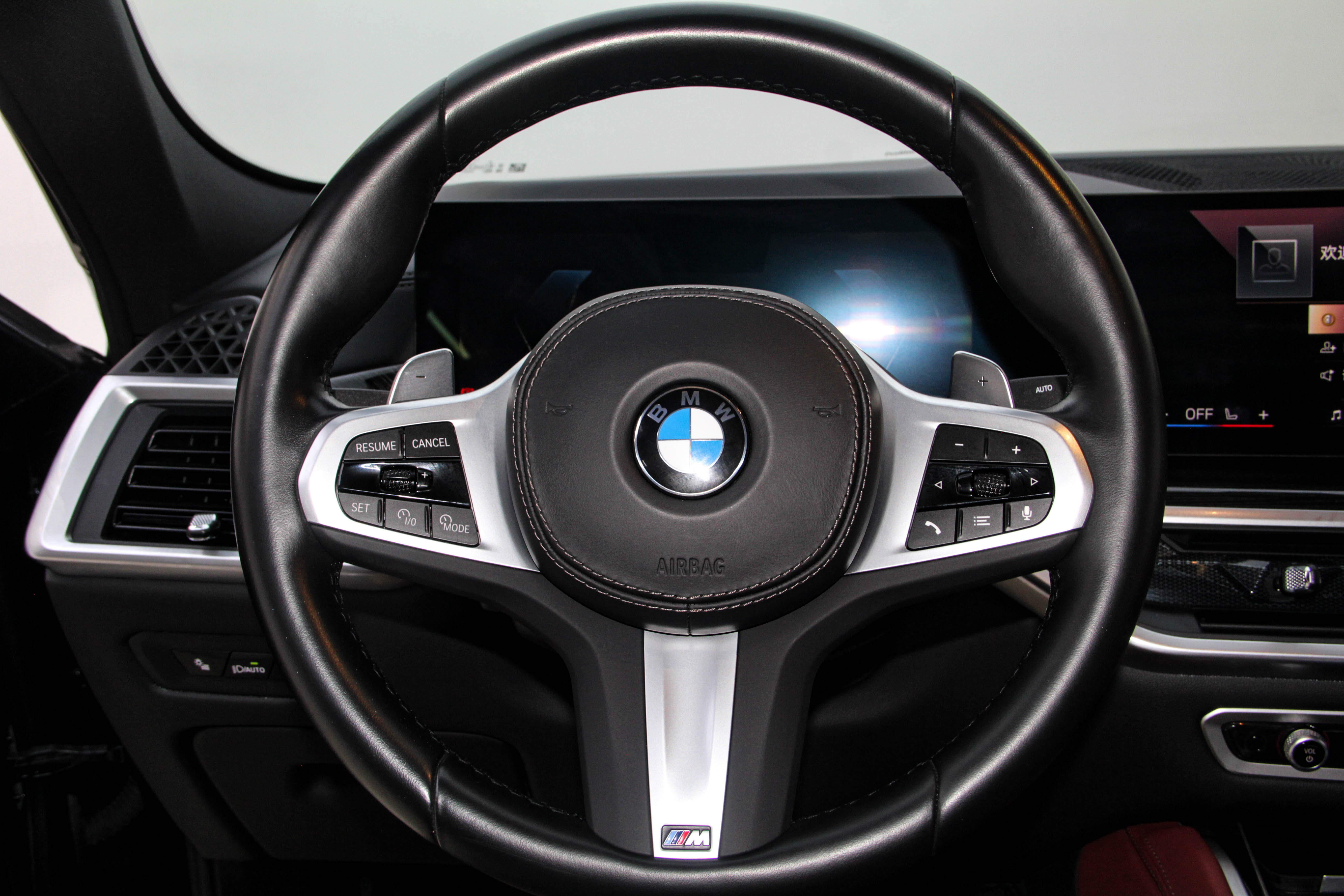 BMW X6 2023 car image #9