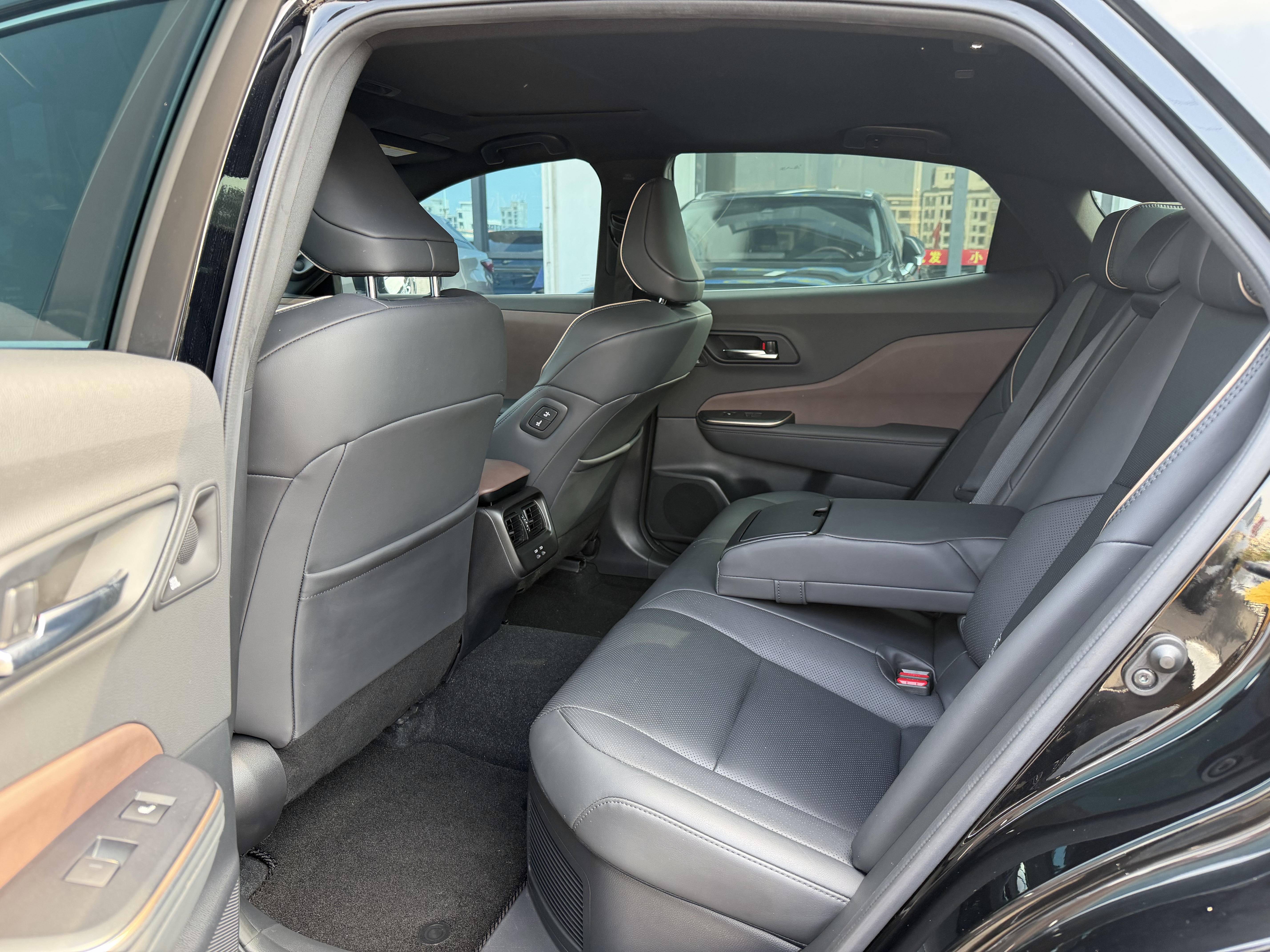 Toyota CrownSportCross 2024 image de voiture #9