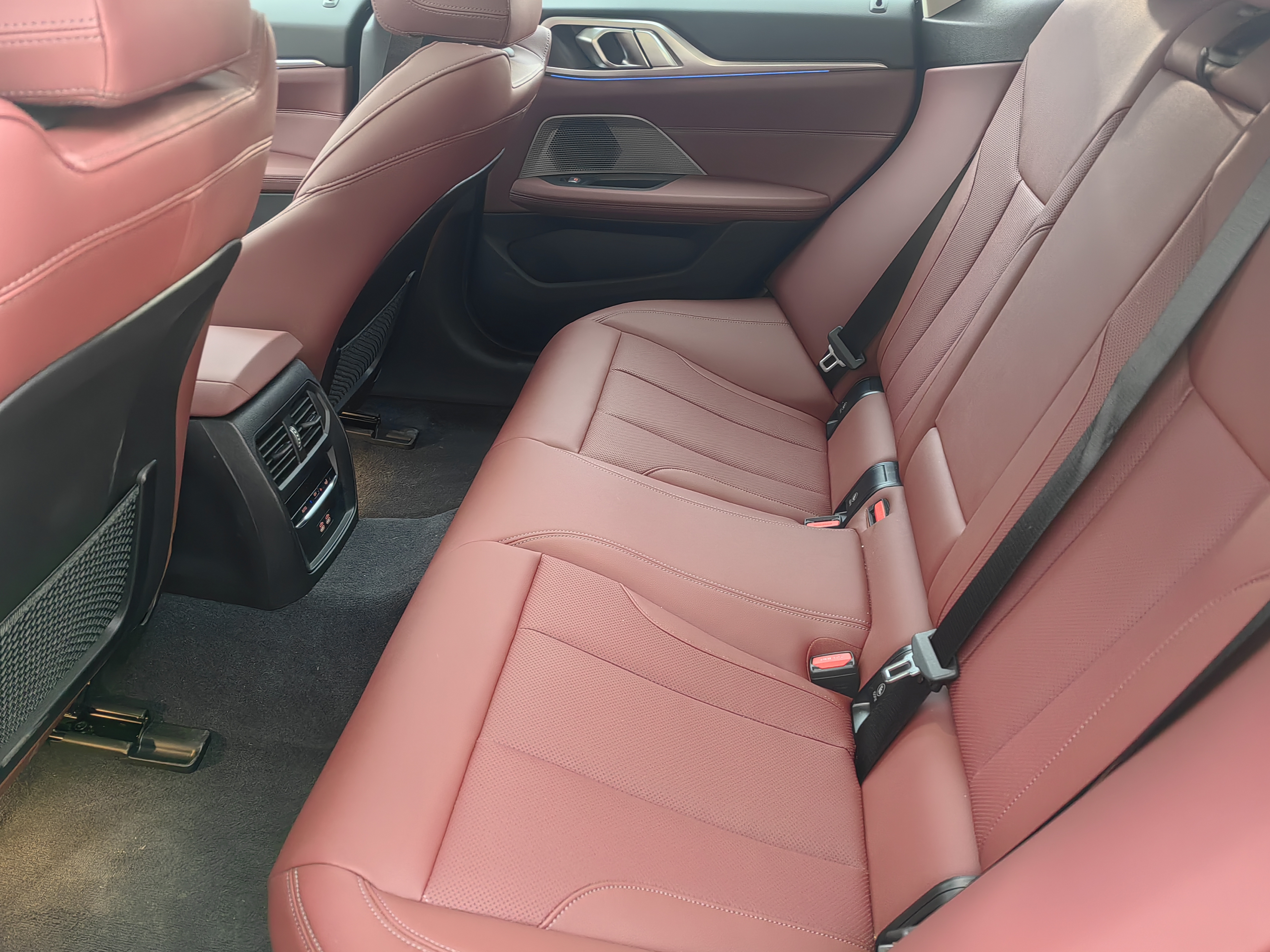 BMW i4 2025 car image #9