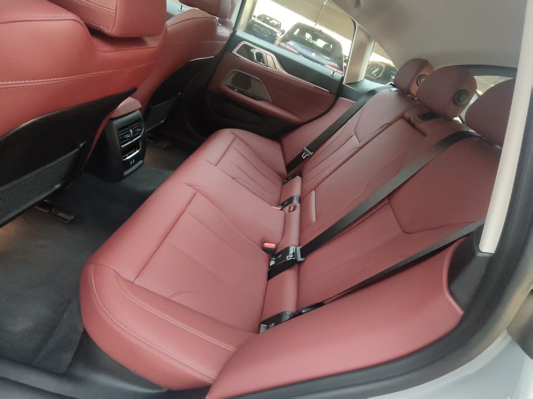 BMW i4 2025 #9 BMW i4 2025 car image #9