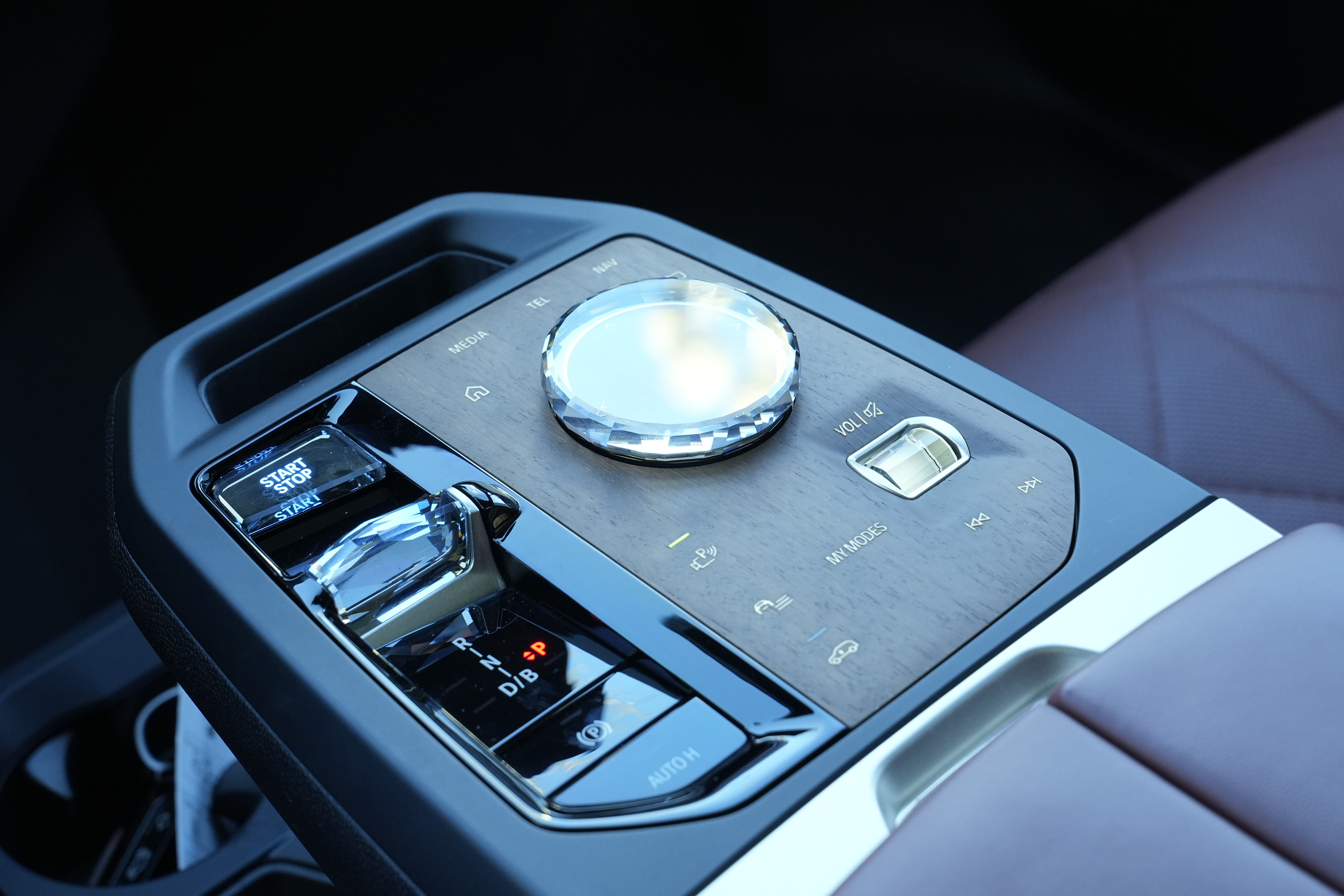 BMW iX M60 2025 car image #9