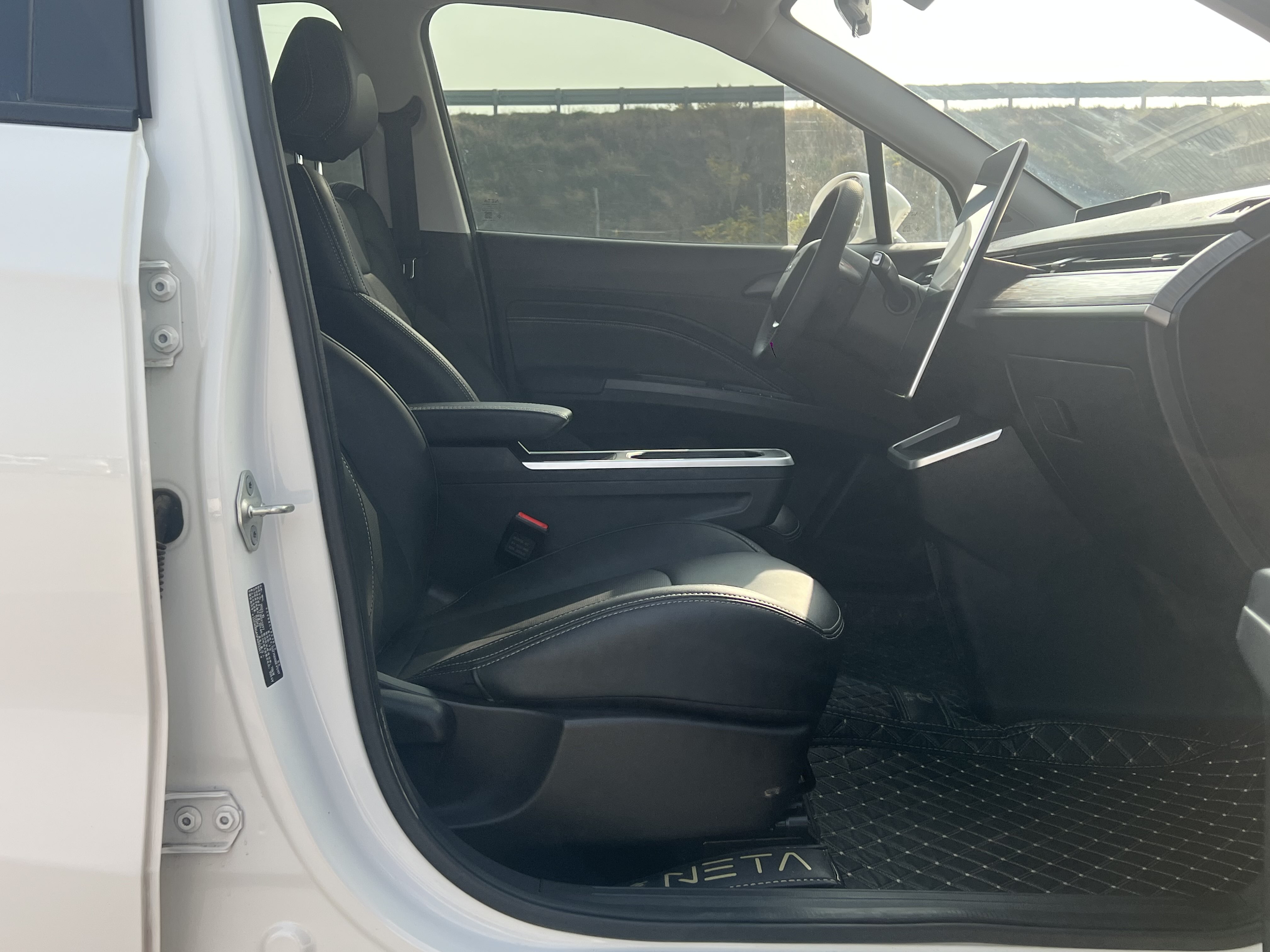 哪吒汽车 哪吒AYA 2024 汽车图片 #9