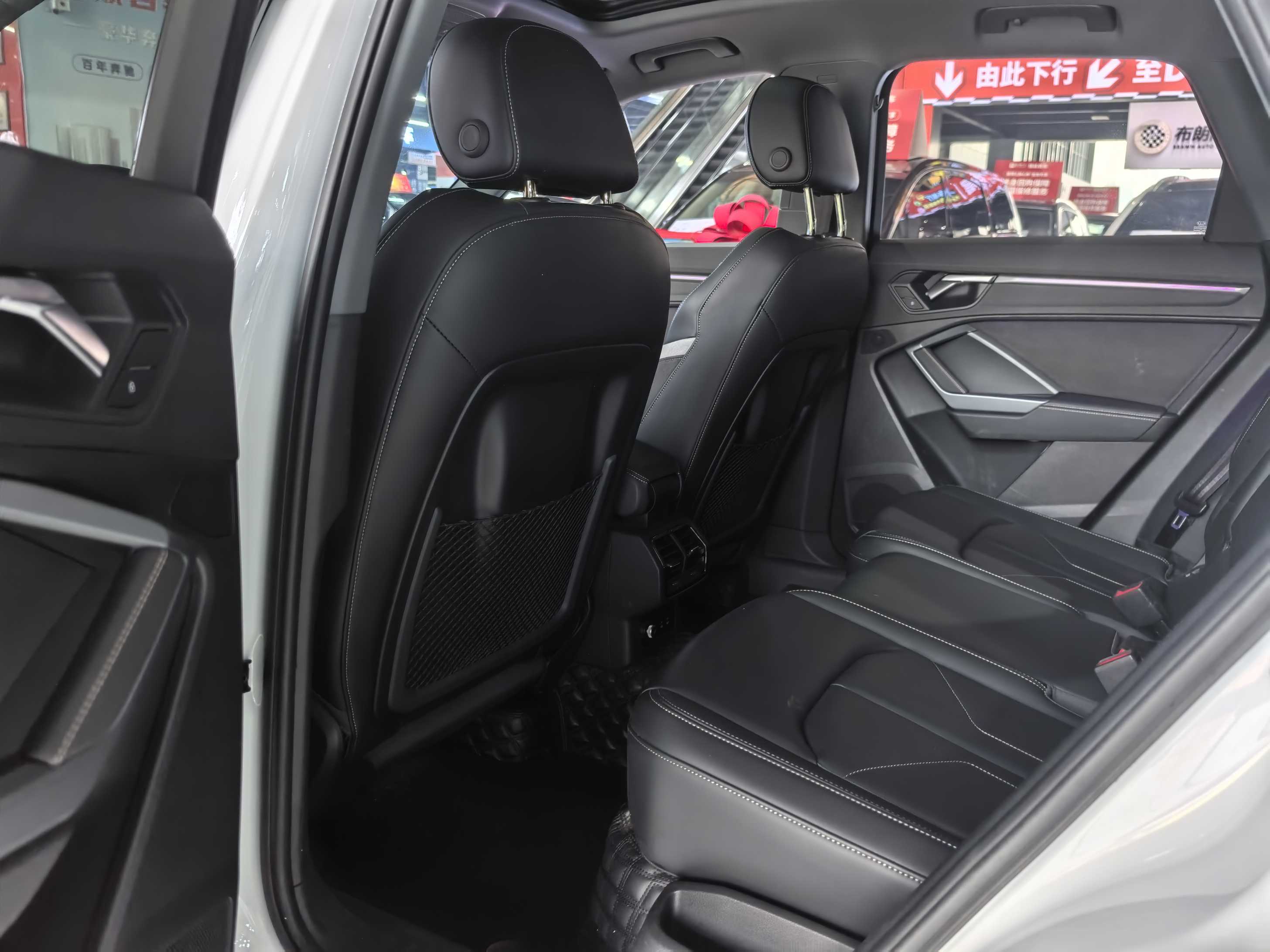 Audi Q3 2024 car image #9