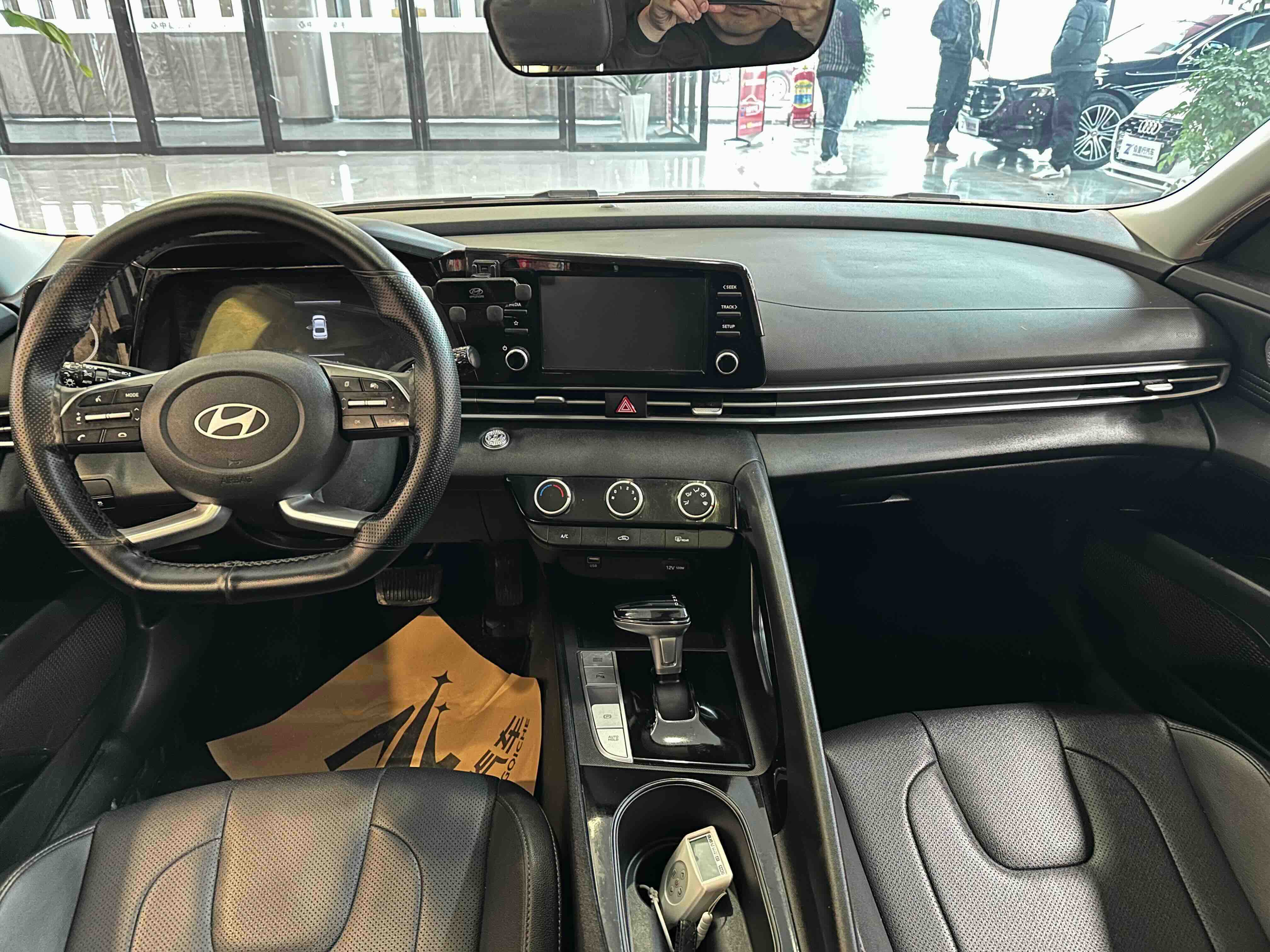 Hyundai Elantra 2023 car image #9