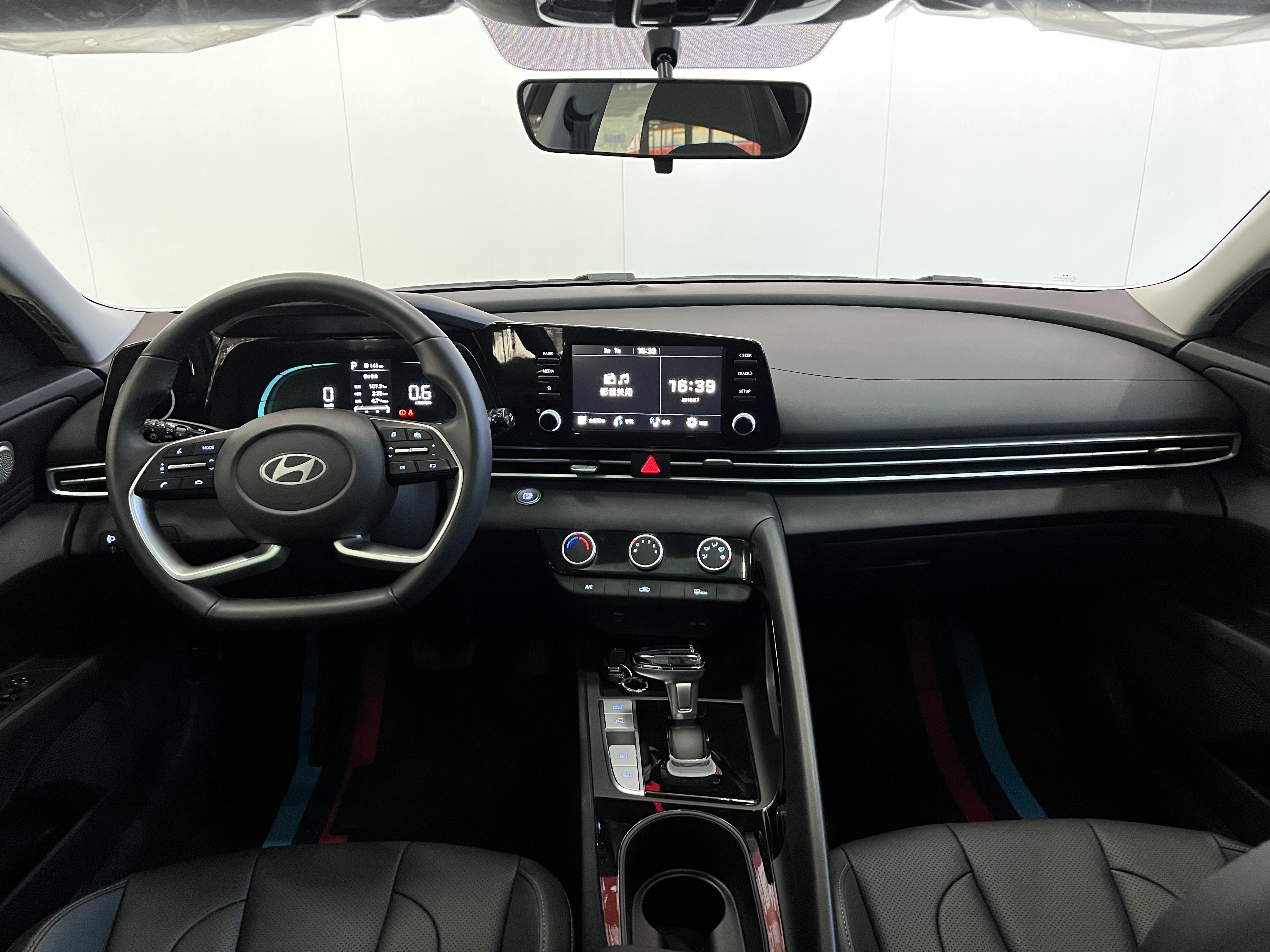 Hyundai Elantra 2024 immagine di auto #9