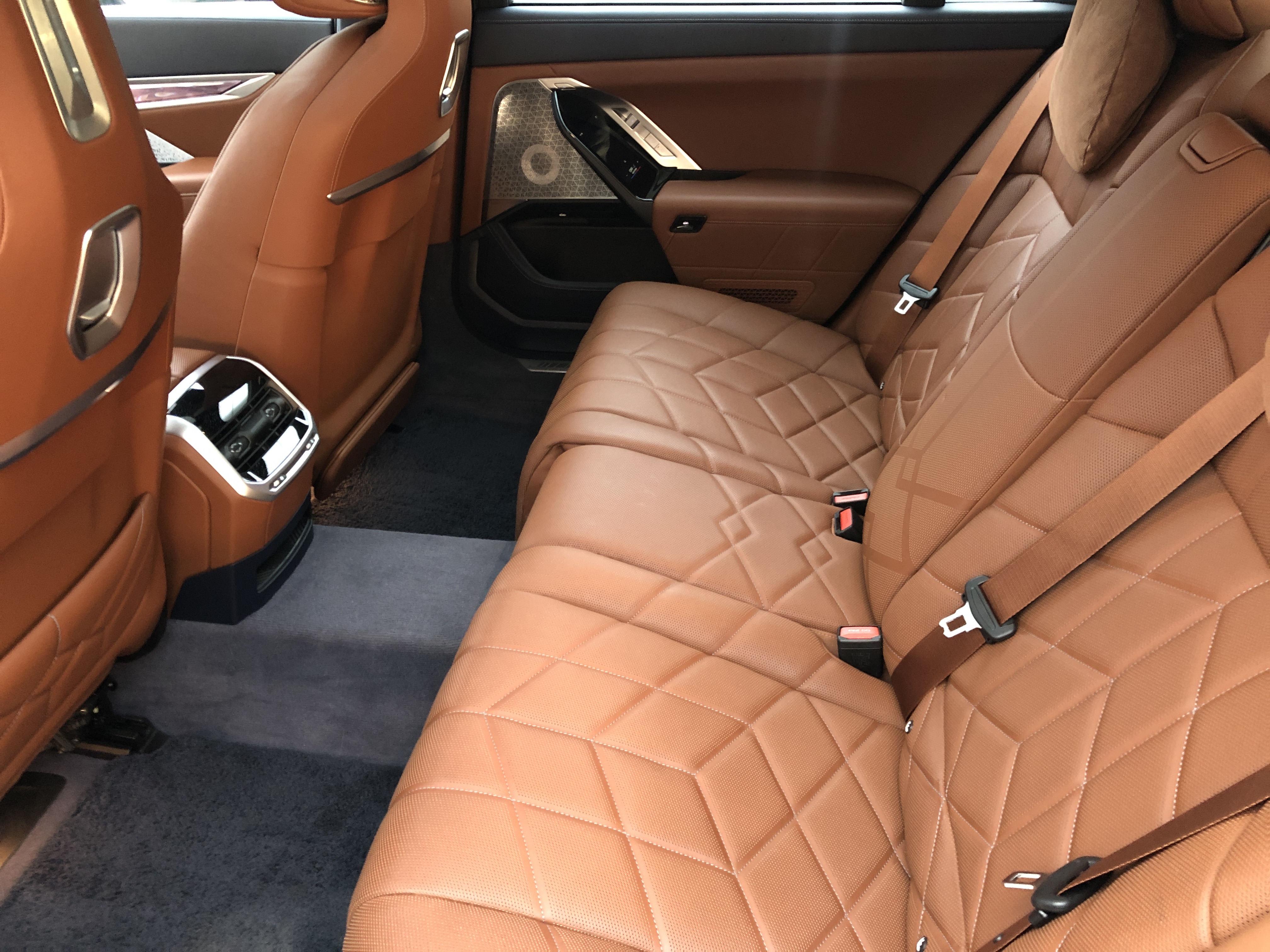 BMW i7 M70L 2023 #9 BMW i7 M70L 2023 car image #9