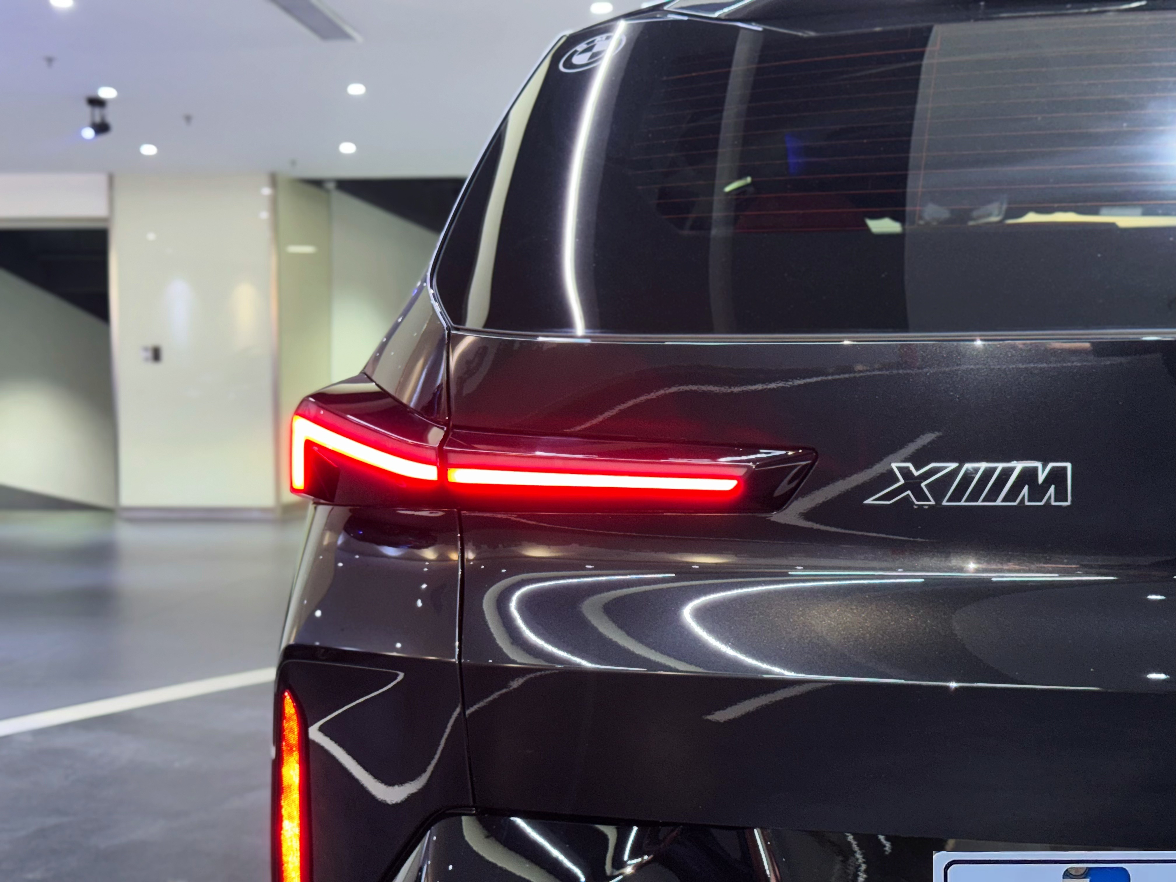 BMW XM 2025 صورة سيارة #9