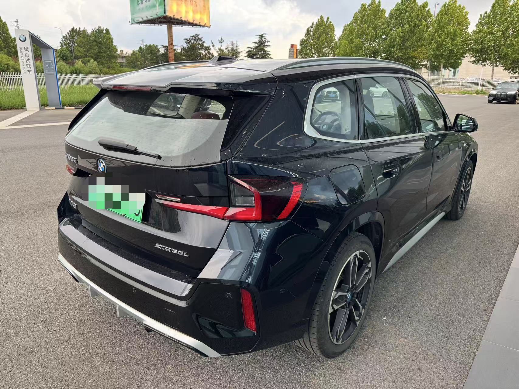 BMW iX1 2023 car image #9