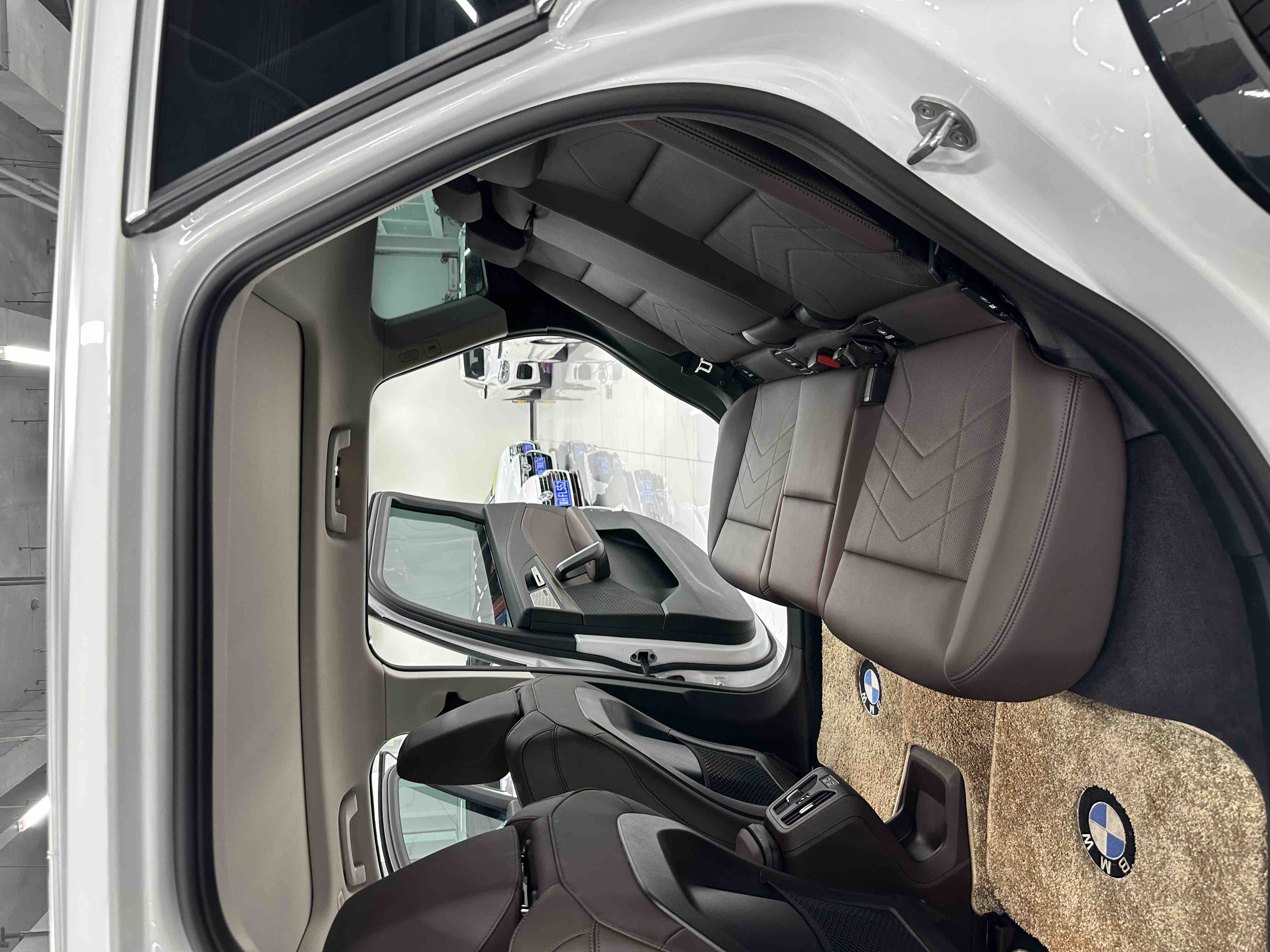 BMW iX1 2024 #9 BMW iX1 2024 car image #9