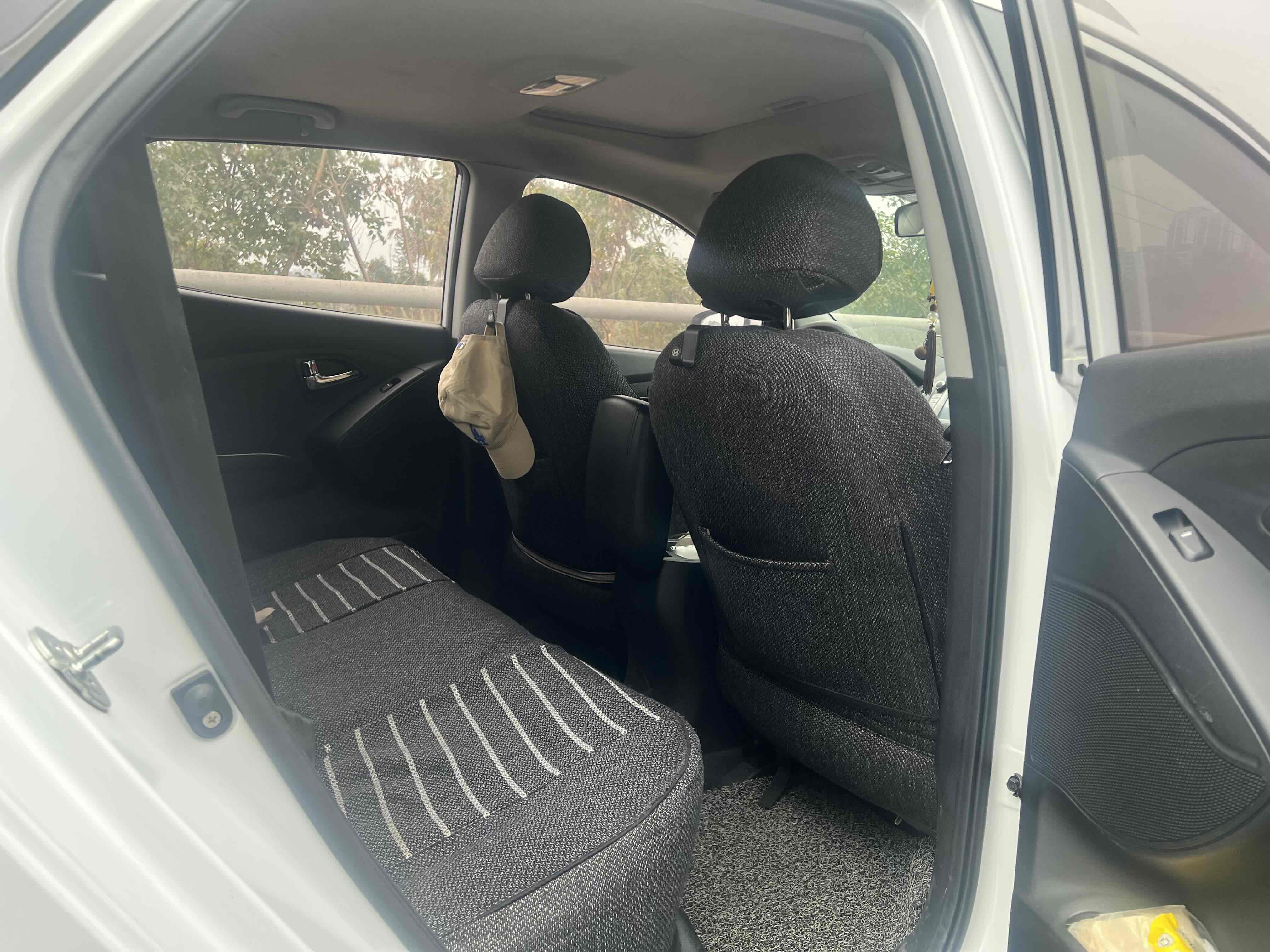 Hyundai ix35 2015 car image #9